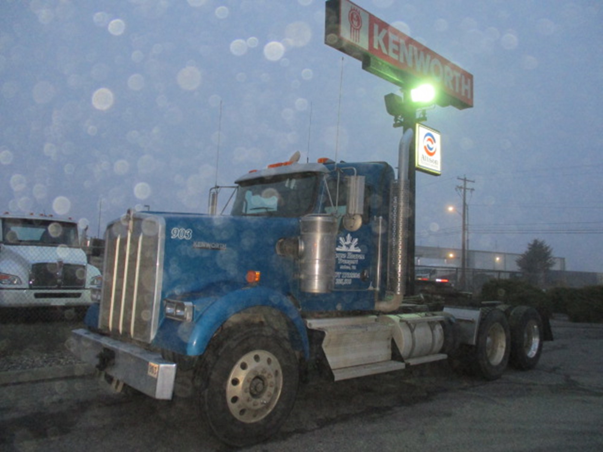 2023 Kenworth W900 - image 1 of 6