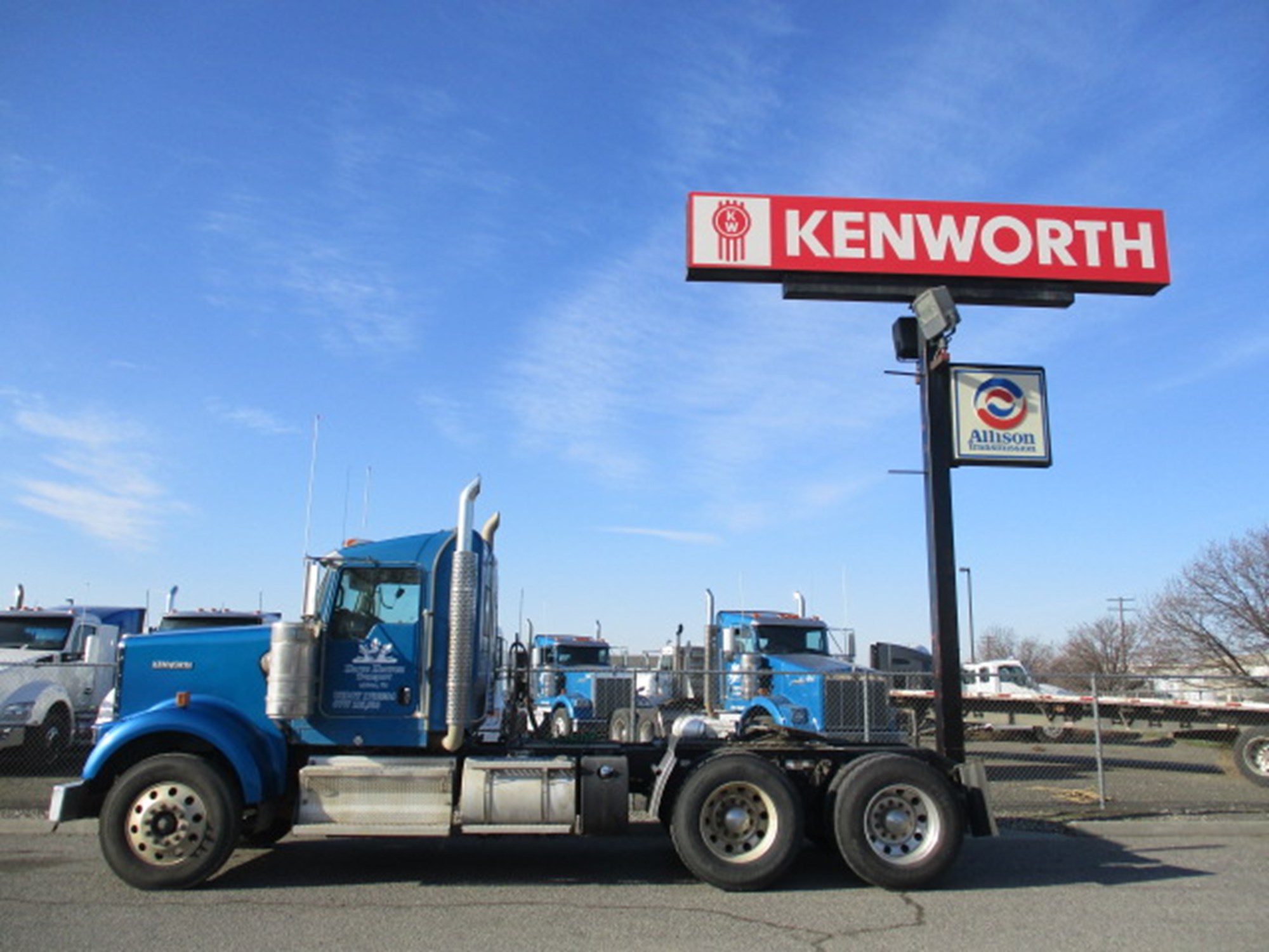 2023 Kenworth W900 - image 3 of 6