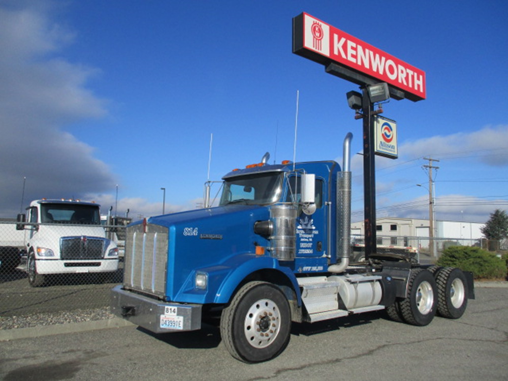 2024 Kenworth T800 - image 1 of 6