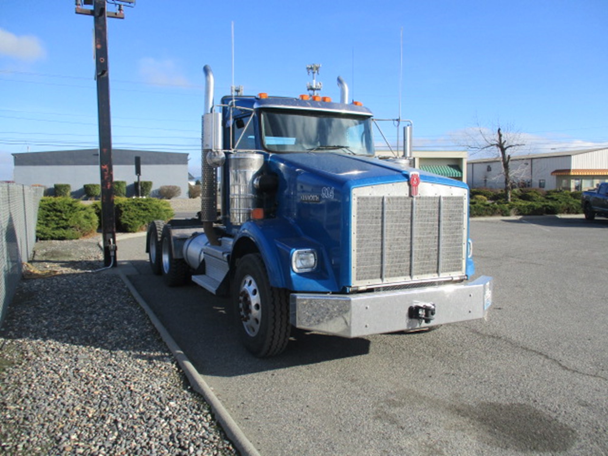 2024 Kenworth T800 - image 2 of 6