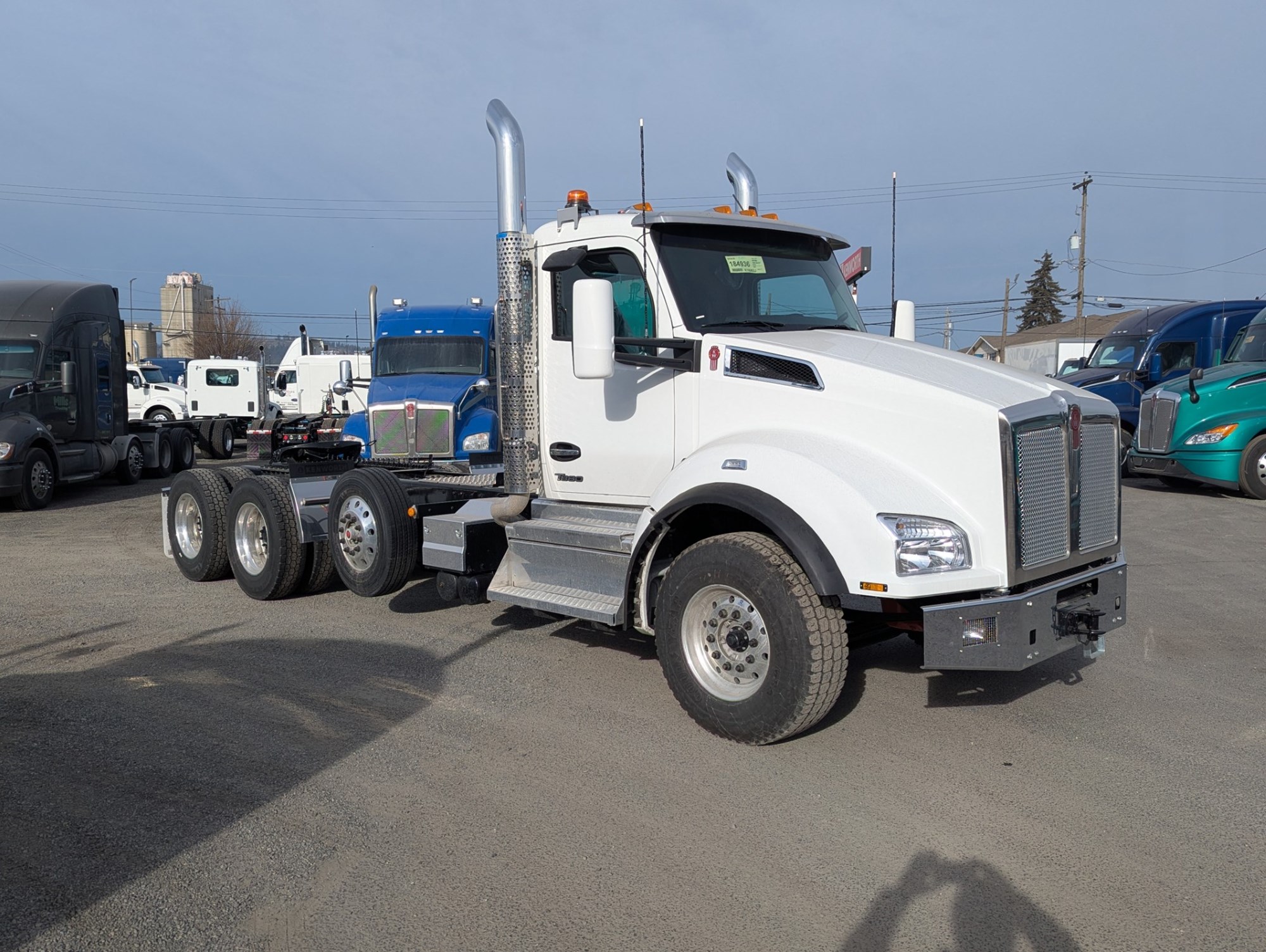 2025 Kenworth T880 - image 1 of 6