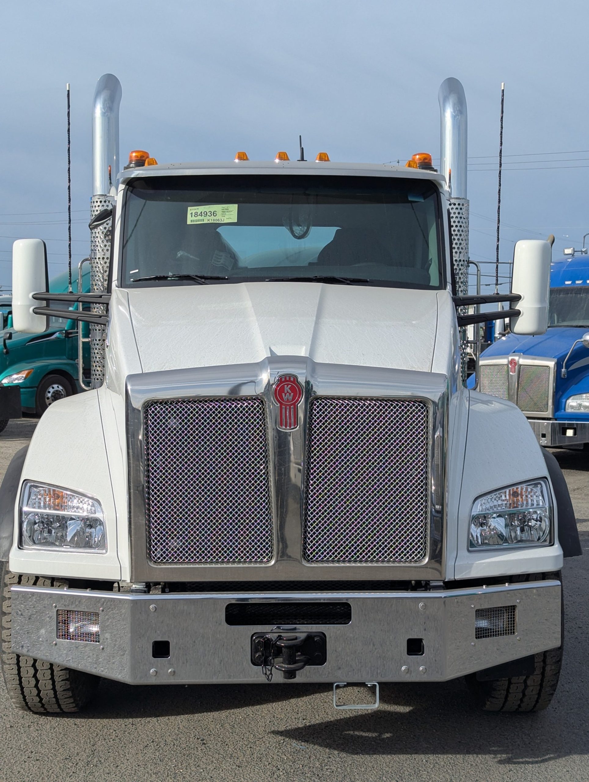 2025 Kenworth T880 - image 2 of 6