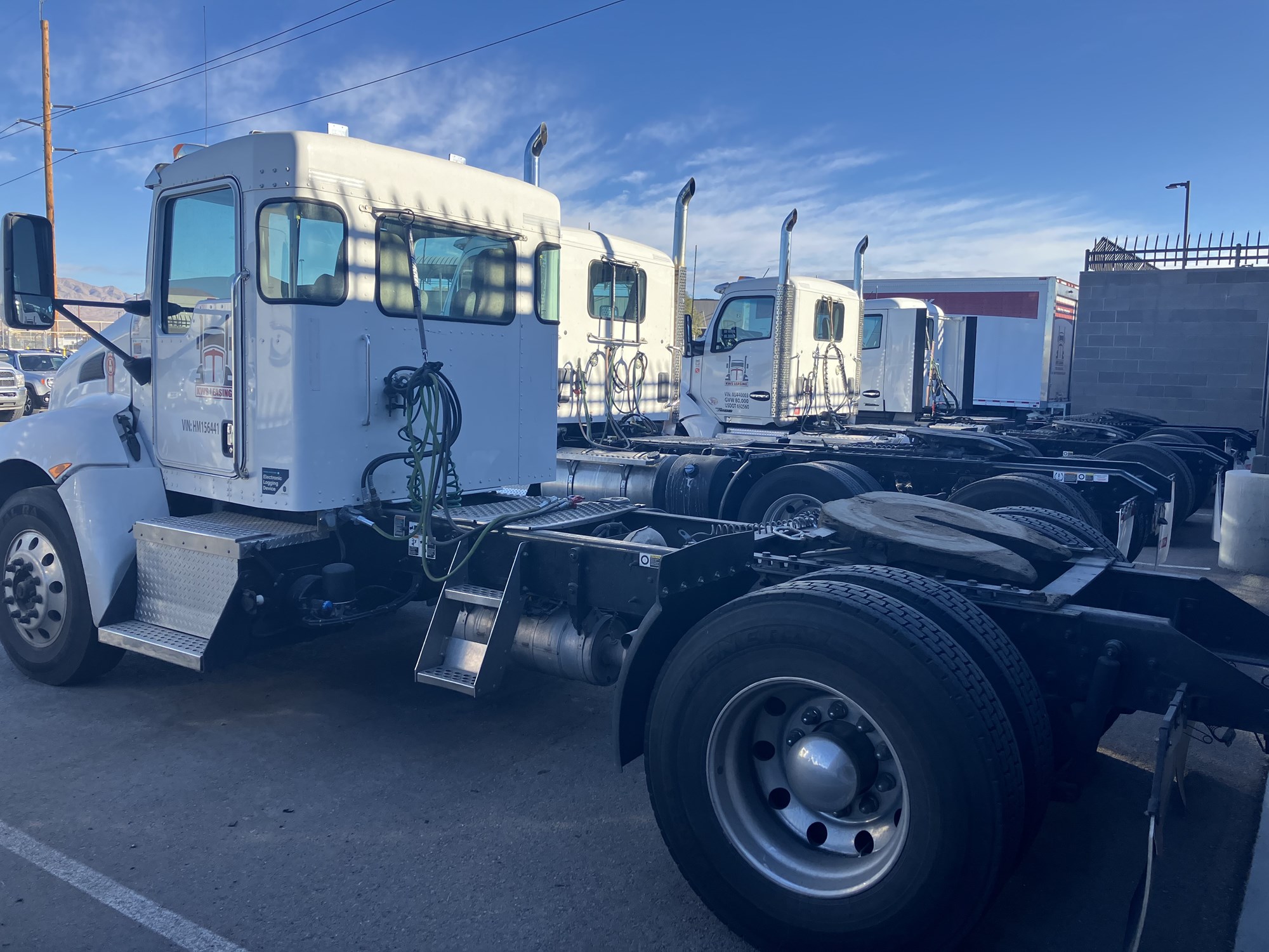 2017 Kenworth T370 - image 3 of 6