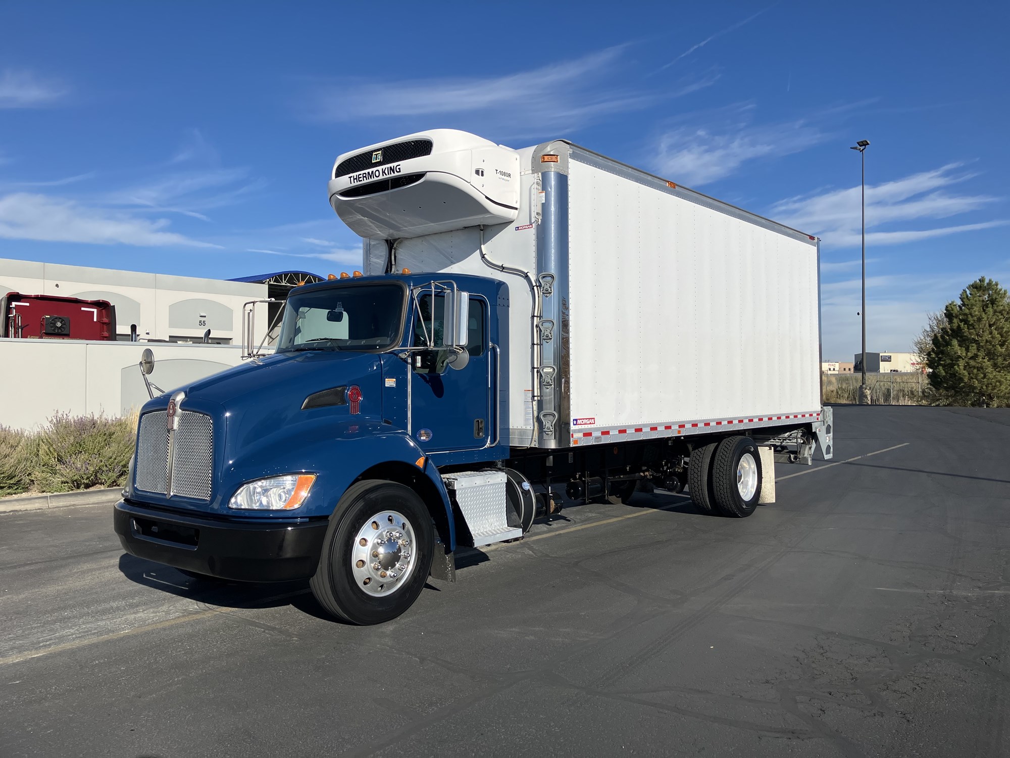 2018 Kenworth T370 - image 2 of 6