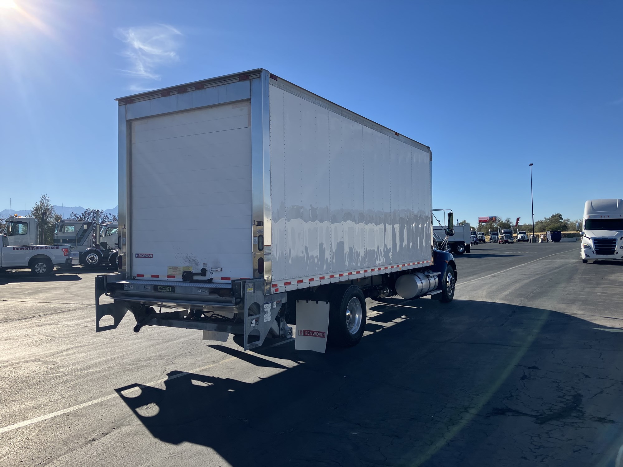 2018 Kenworth T370 - image 6 of 6