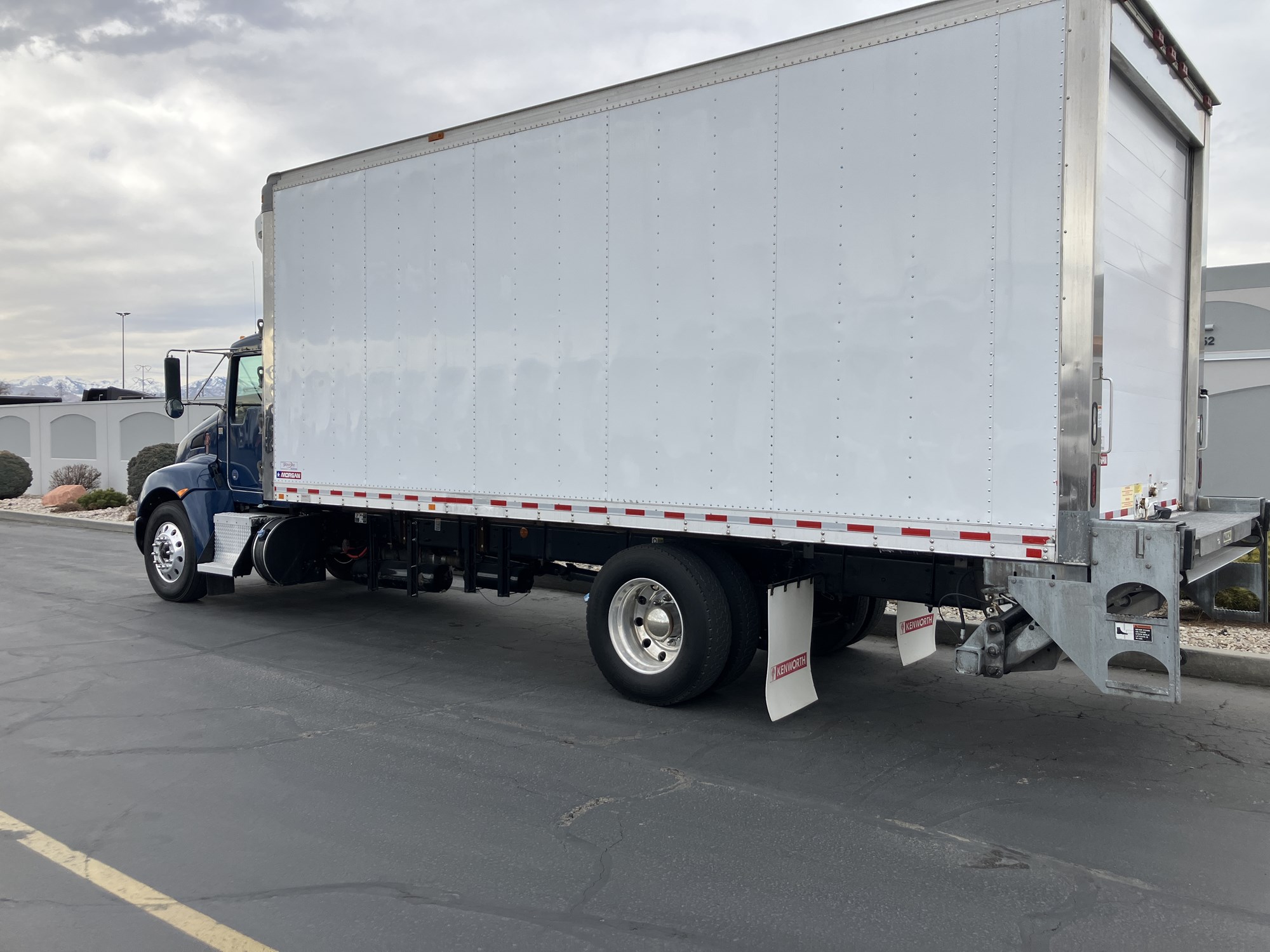 2018 Kenworth T370 - image 2 of 6