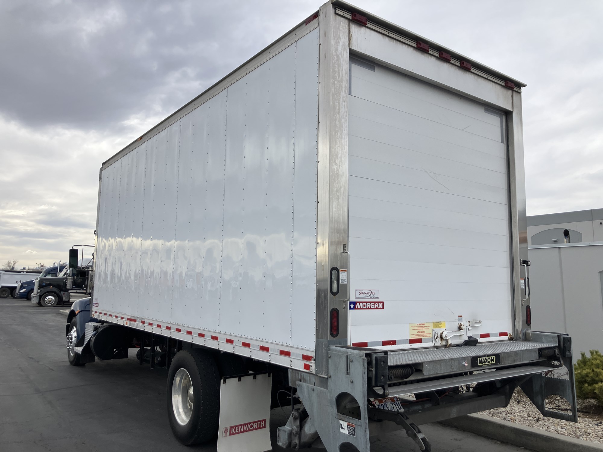 2018 Kenworth T370 - image 3 of 6