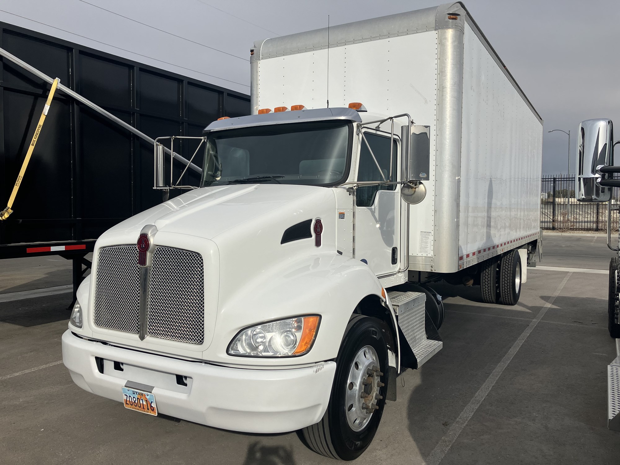 2018 Kenworth T270 - image 2 of 6