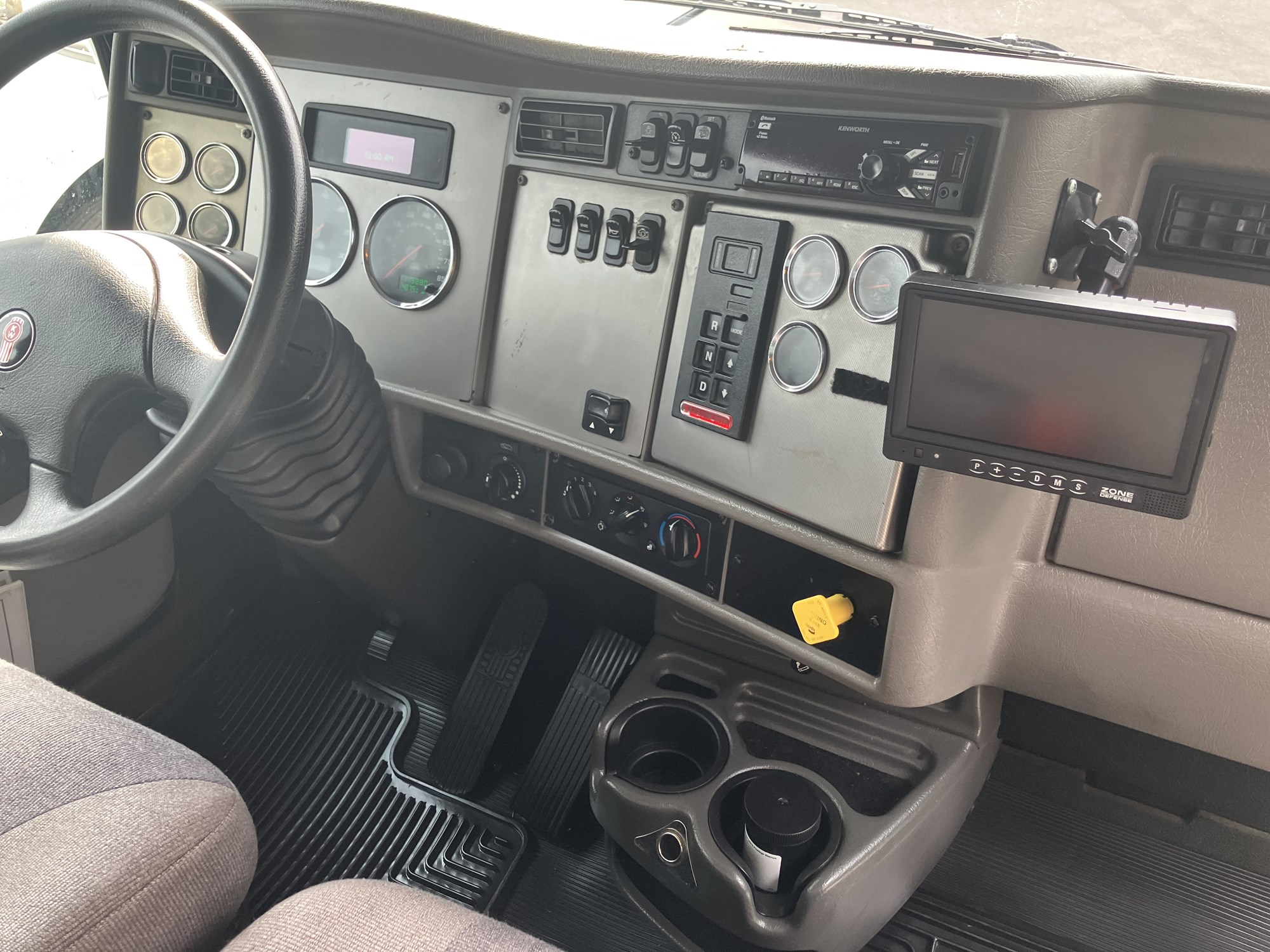 2018 Kenworth T270 - image 6 of 6