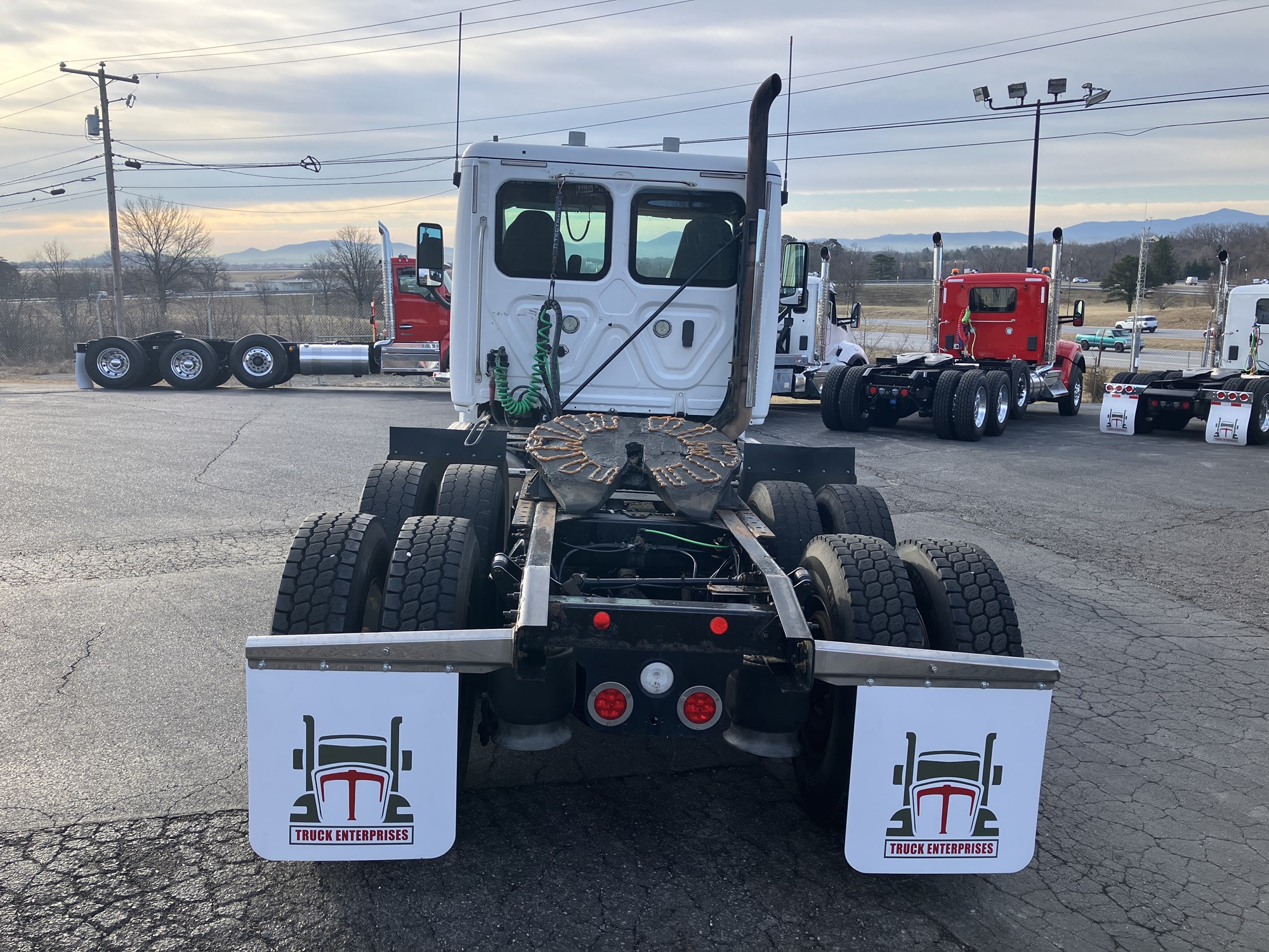 2019 Freightliner Cascadia - image 4 of 6