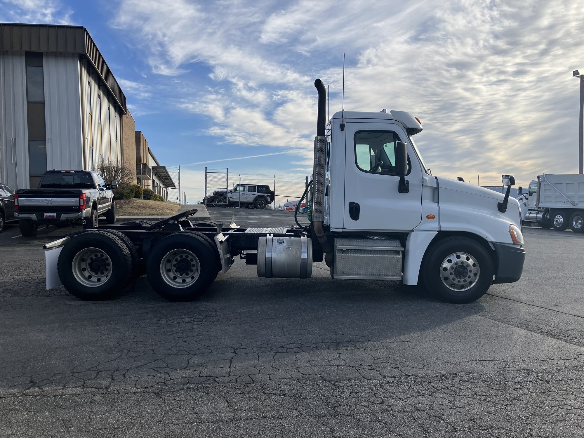 2019 Freightliner Cascadia - image 6 of 6