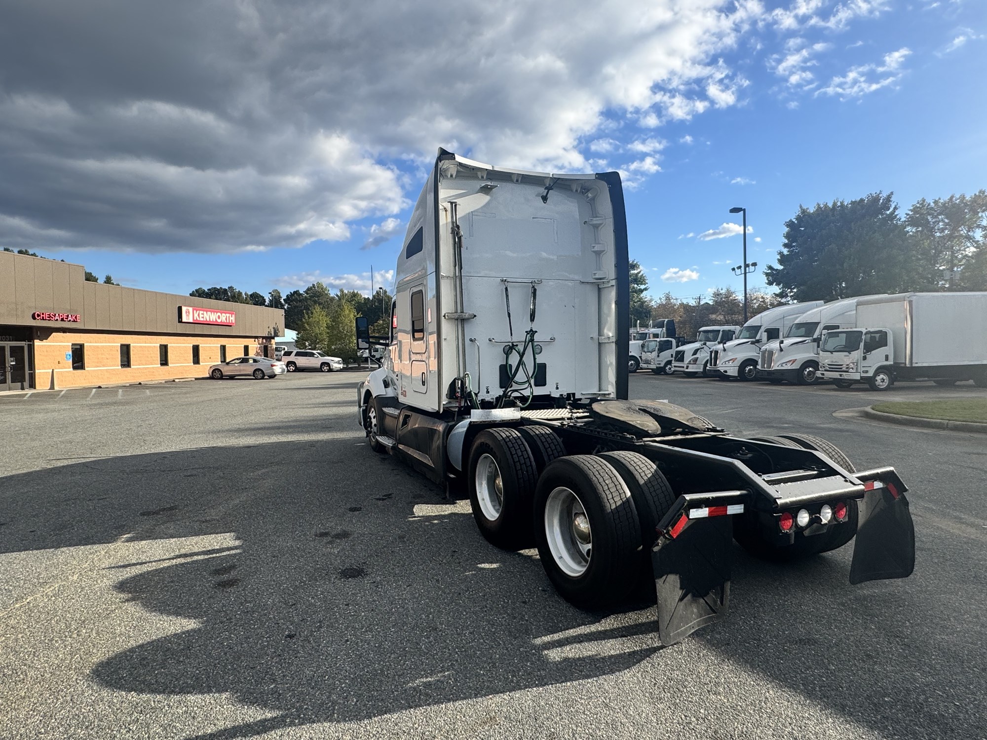 2019 Kenworth T680 - image 2 of 6