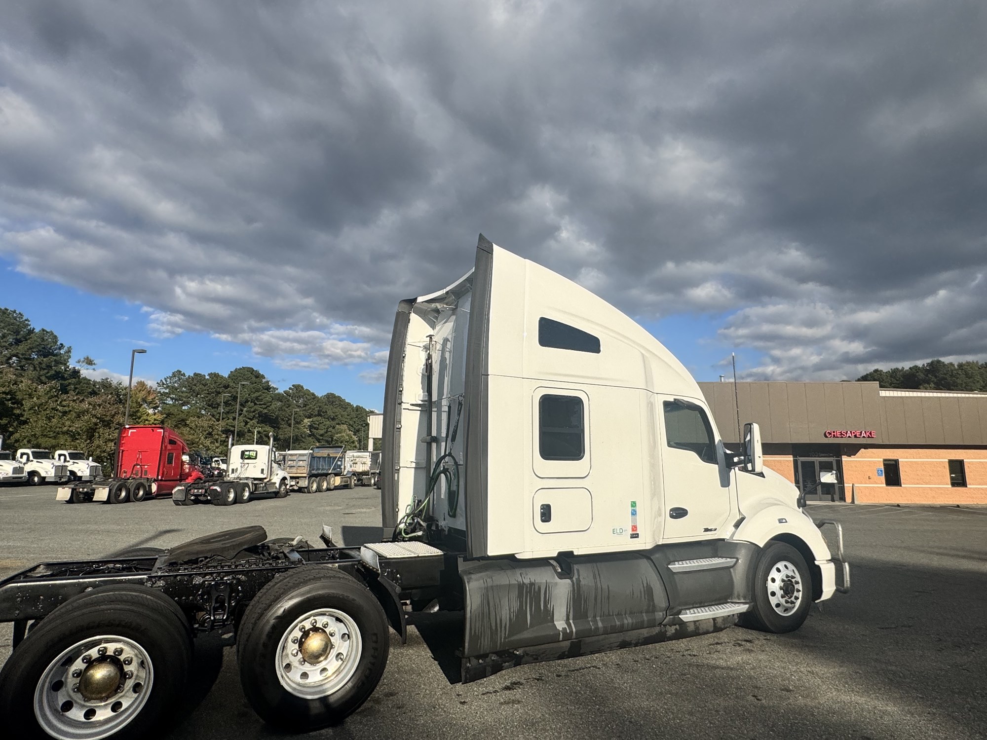 2019 Kenworth T680 - image 4 of 6