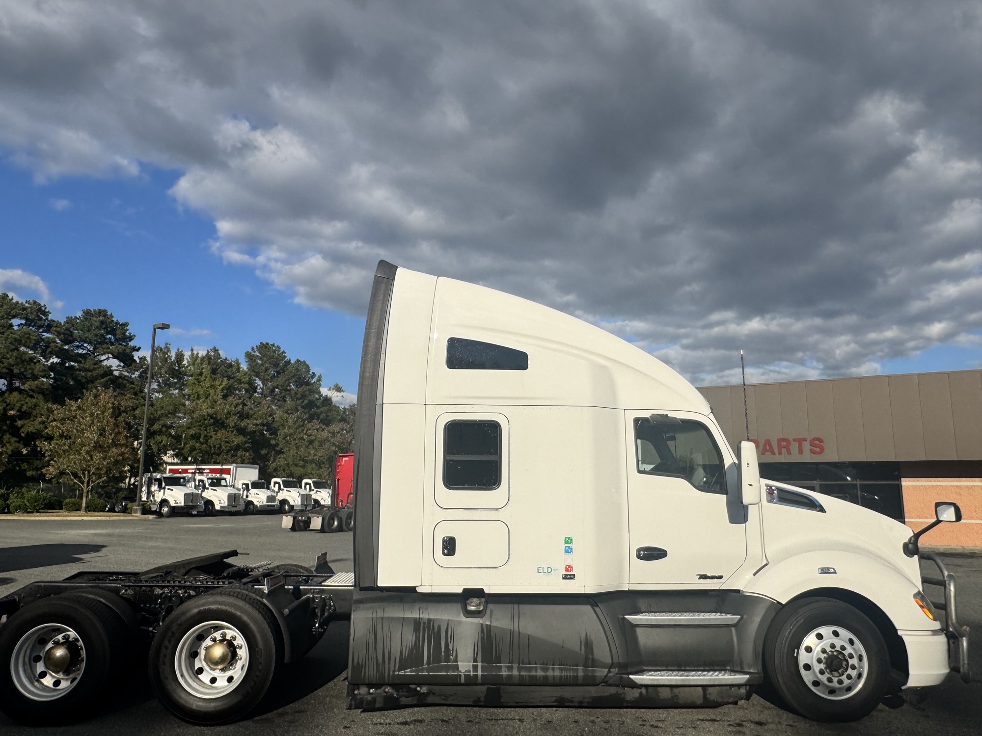 2019 Kenworth T680 - image 5 of 6