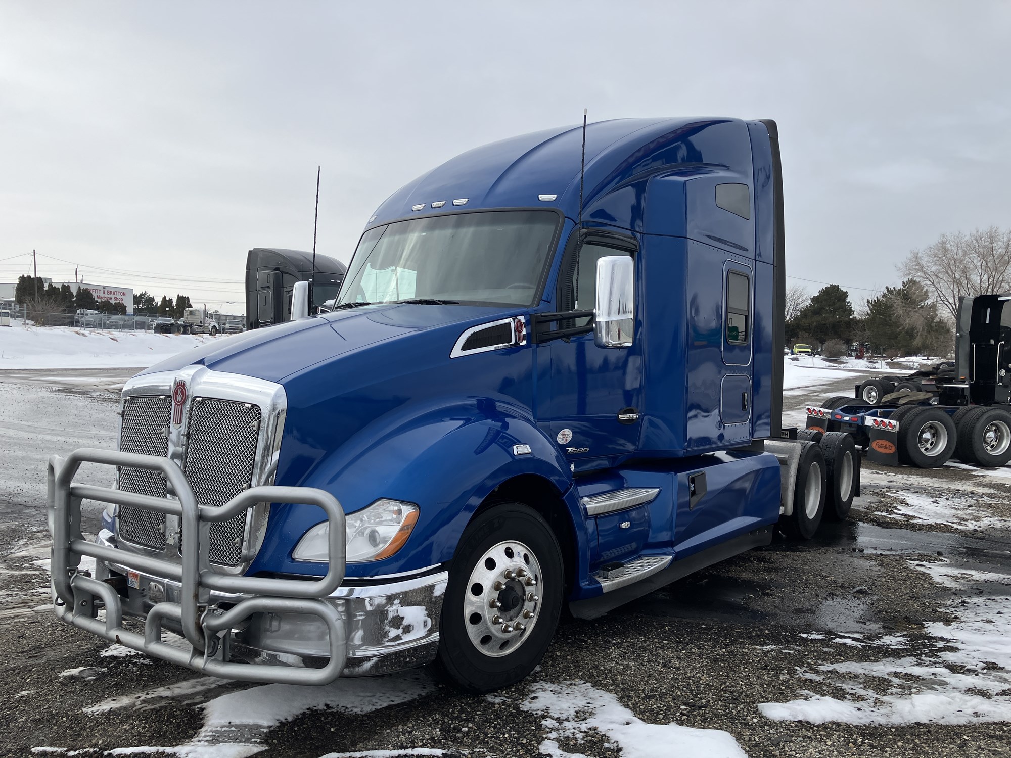 2019 Kenworth T680 - image 1 of 6