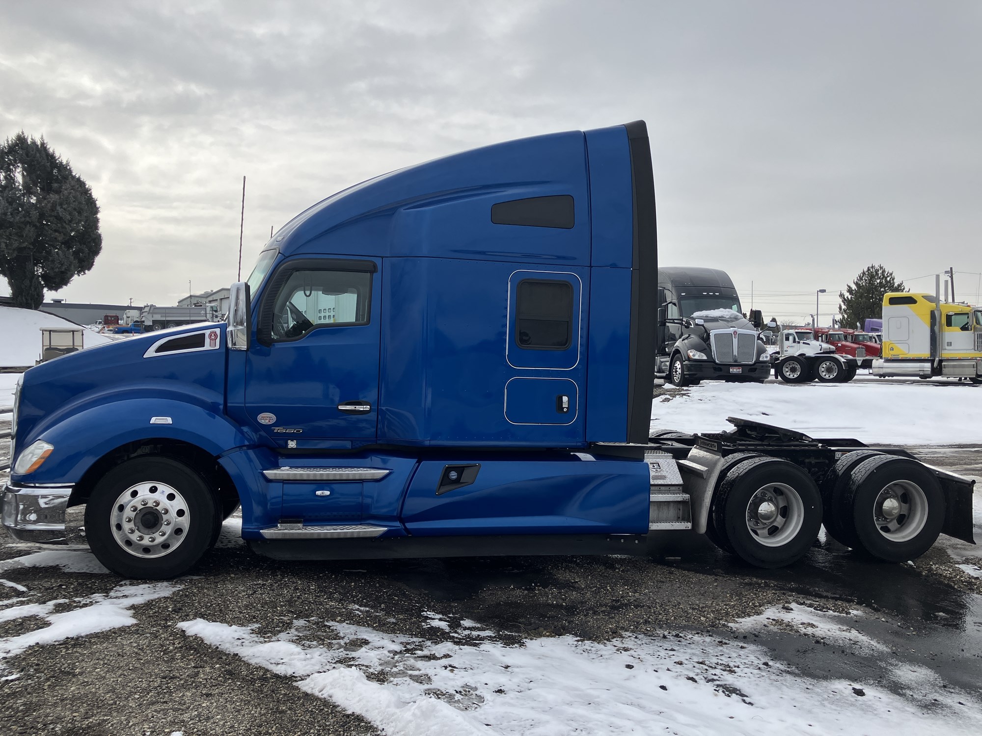 2019 Kenworth T680 - image 2 of 6