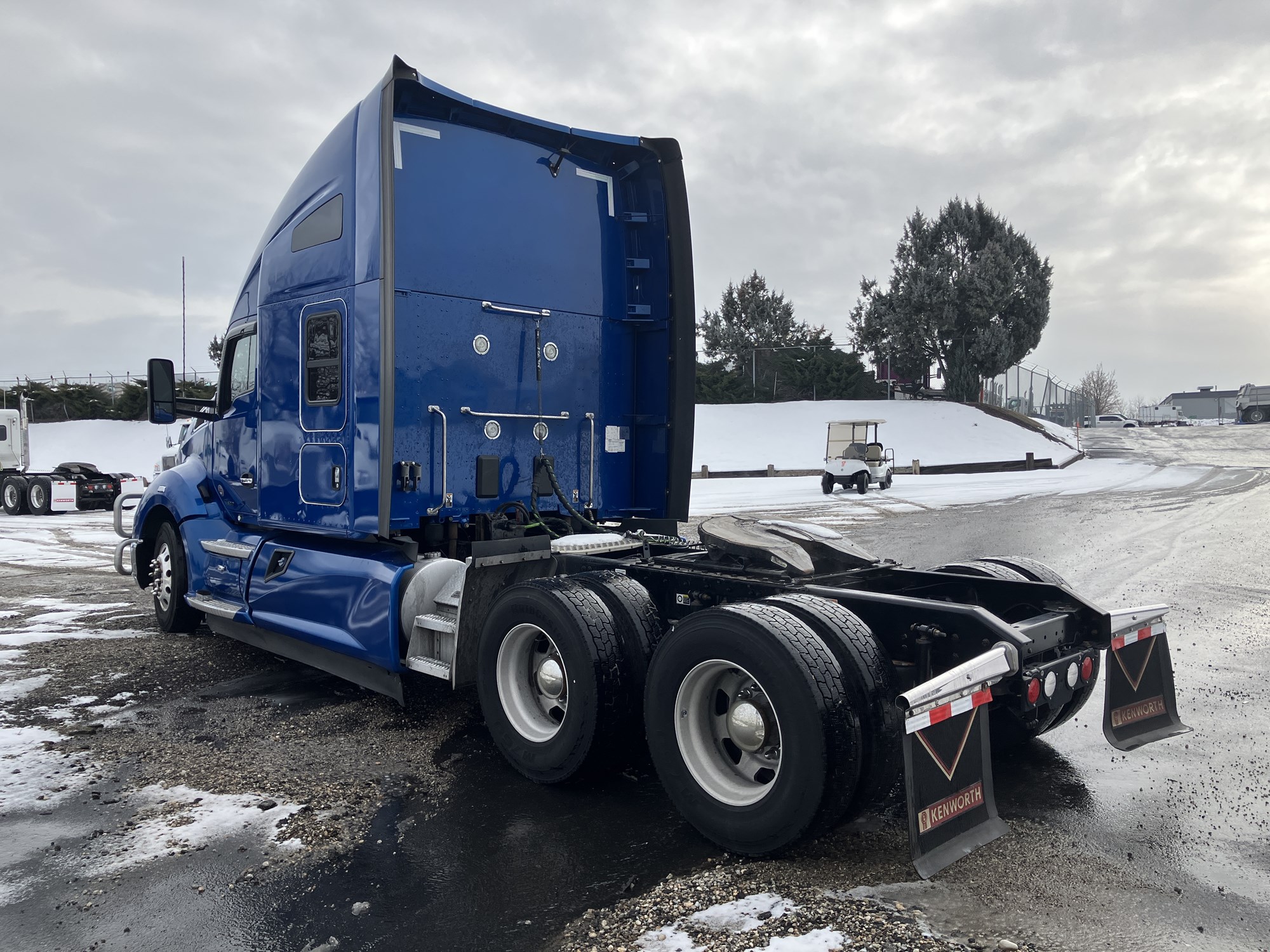 2019 Kenworth T680 - image 3 of 6