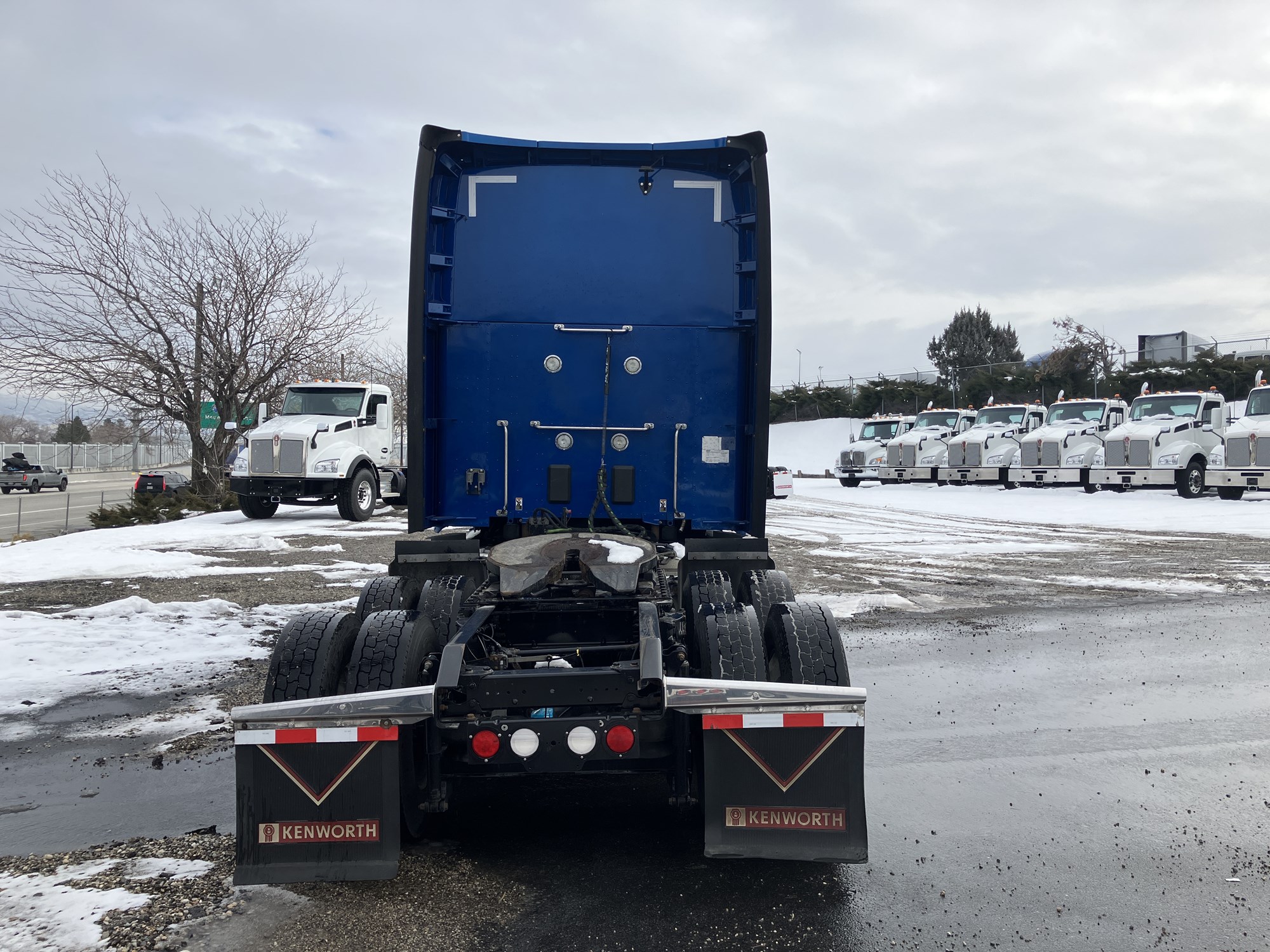 2019 Kenworth T680 - image 4 of 6