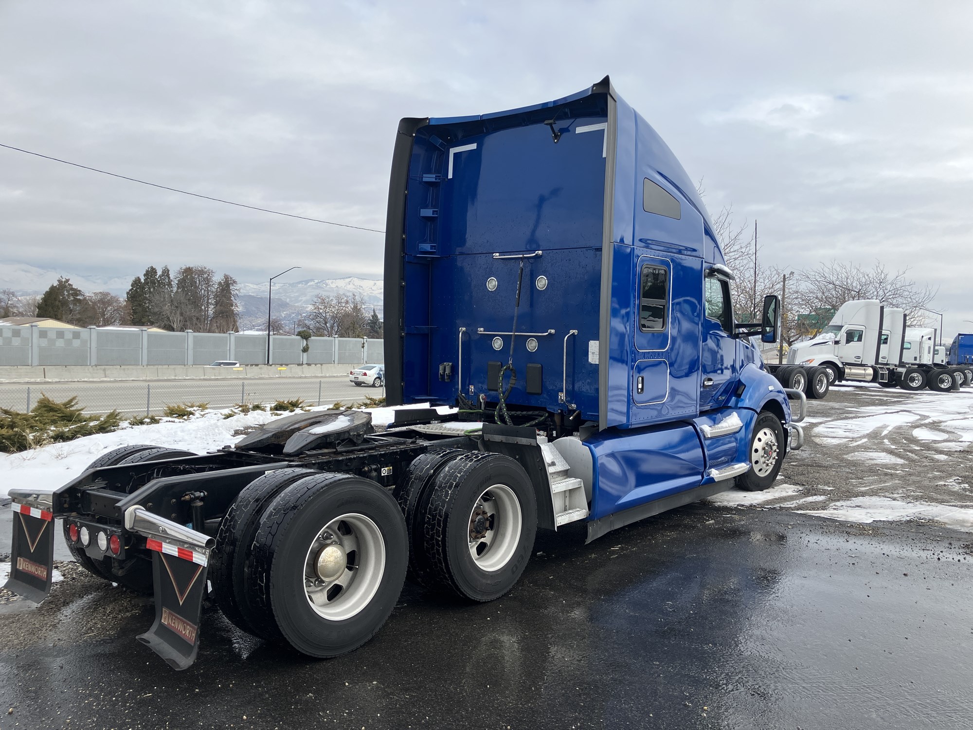 2019 Kenworth T680 - image 5 of 6