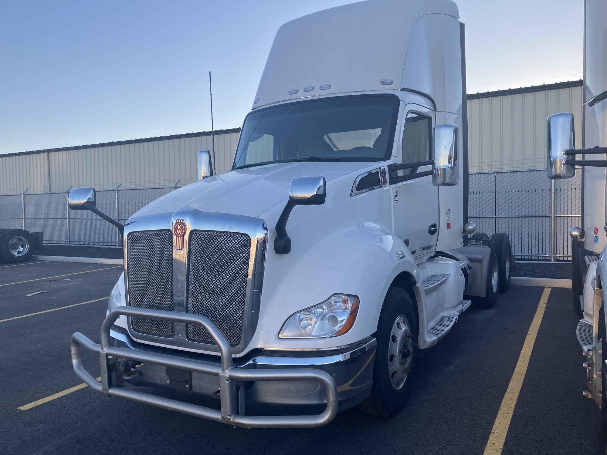 2019 Kenworth T680 - image 1 of 1