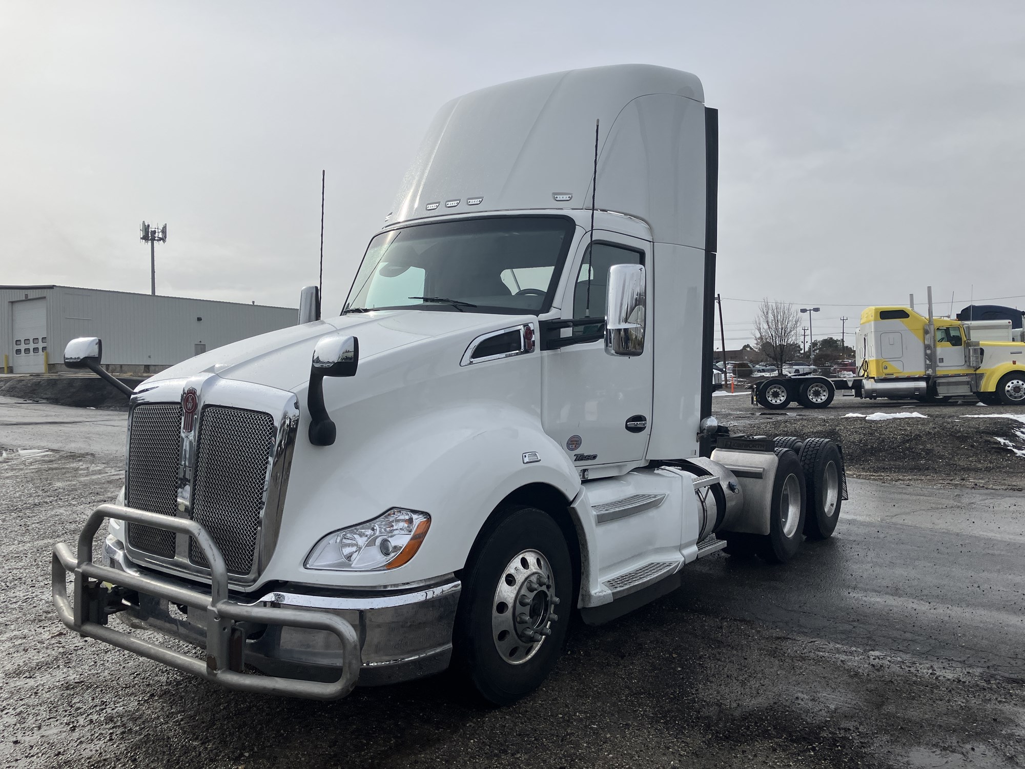 2019 Kenworth T680 - image 1 of 6