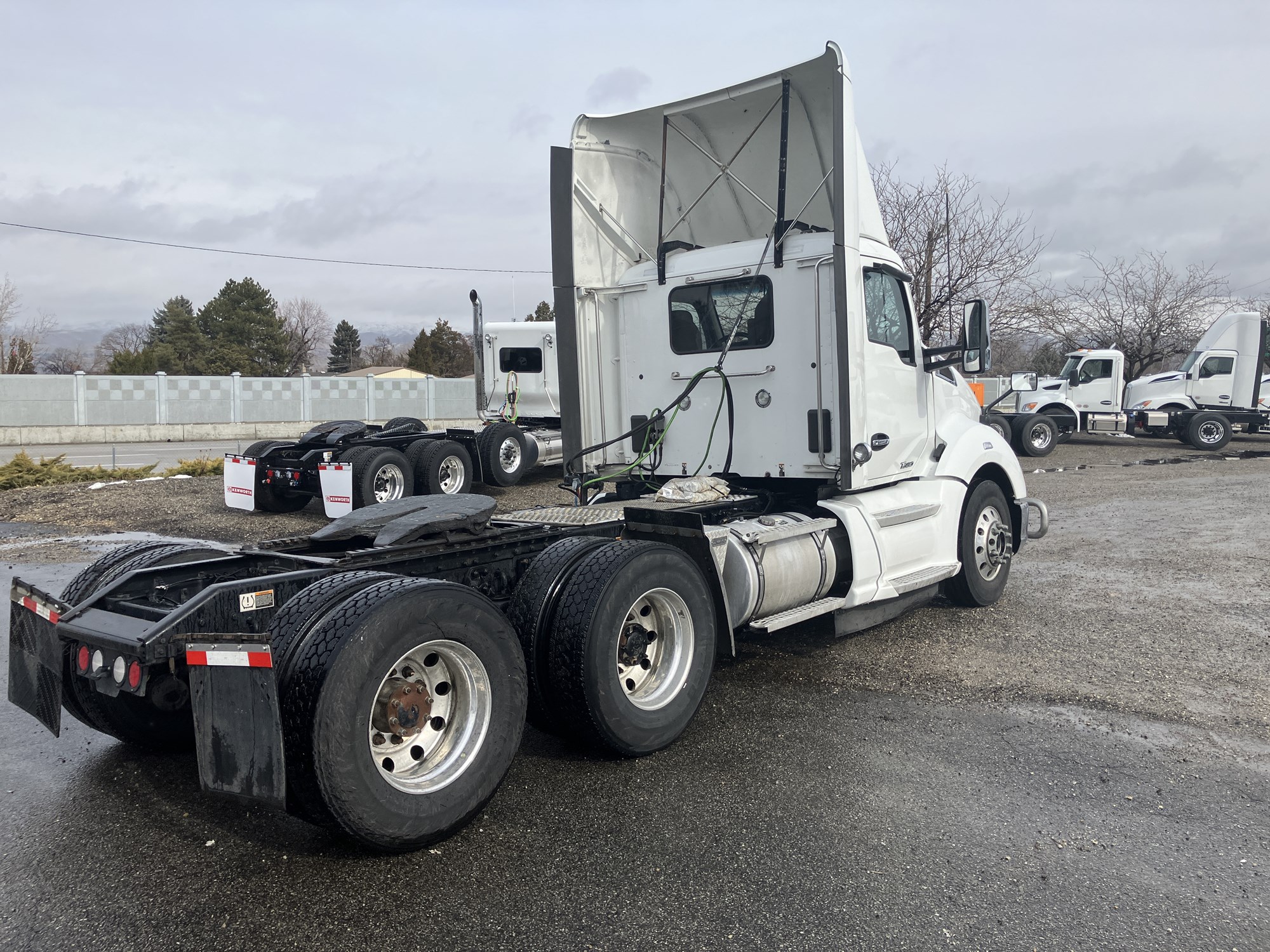 2019 Kenworth T680 - image 5 of 6