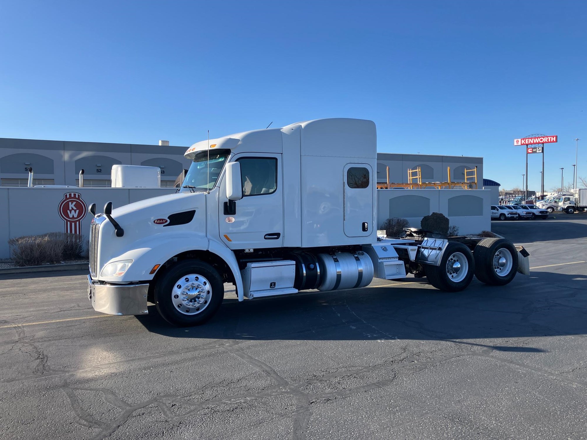 2020 Peterbilt 579 - image 1 of 6