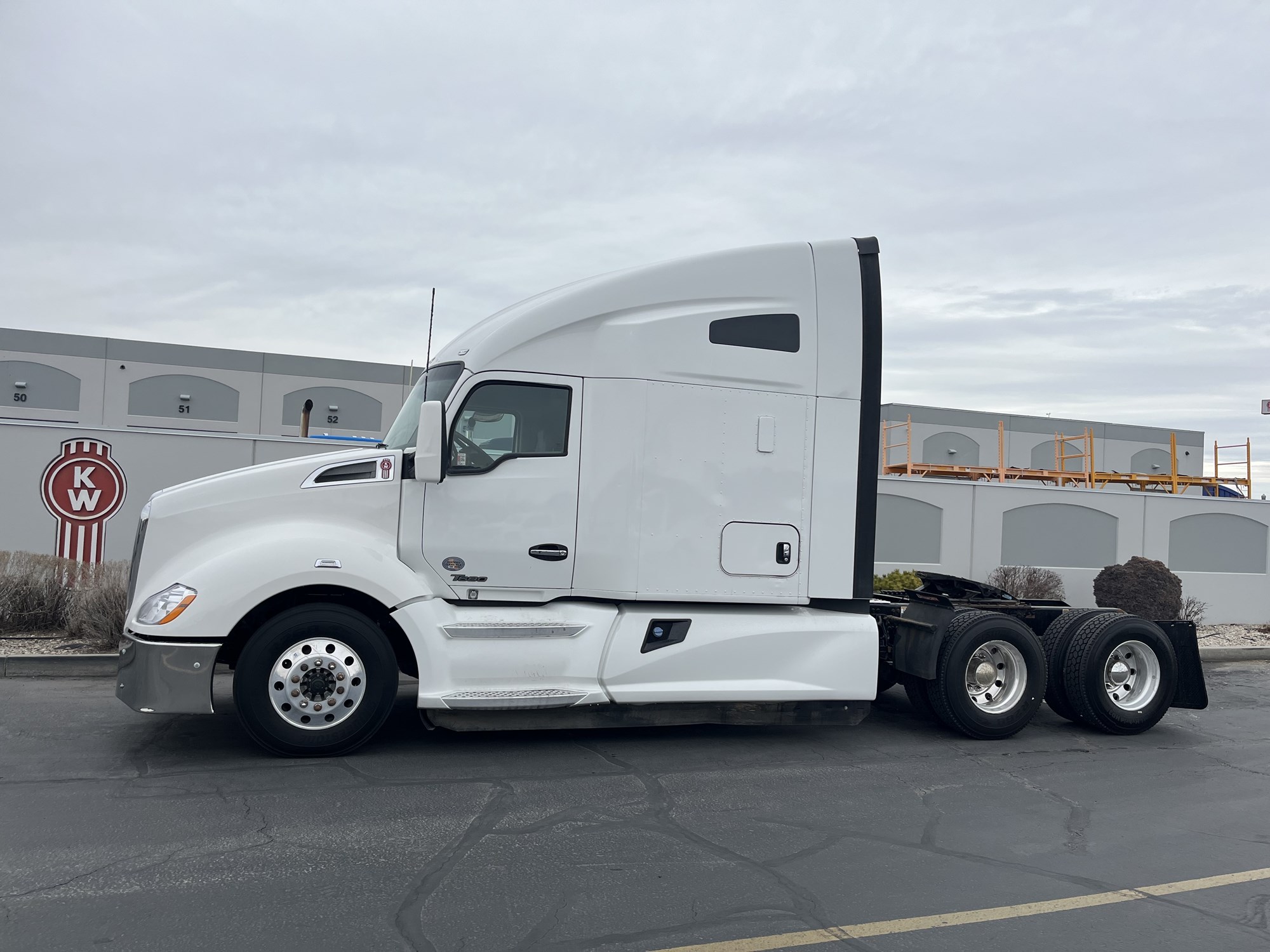 2020 Kenworth T680 - image 1 of 6