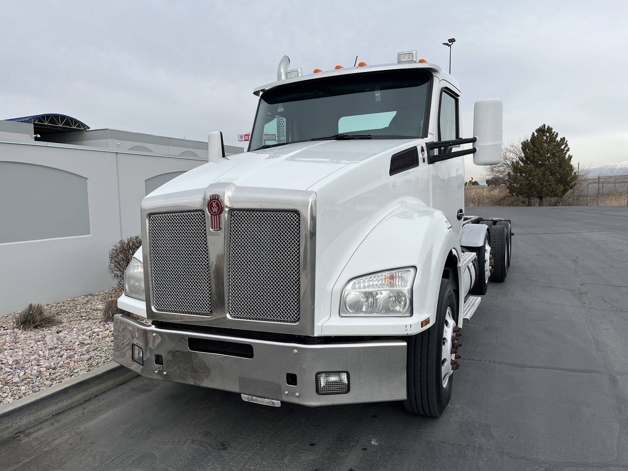 2020 Kenworth T880 - image 2 of 6