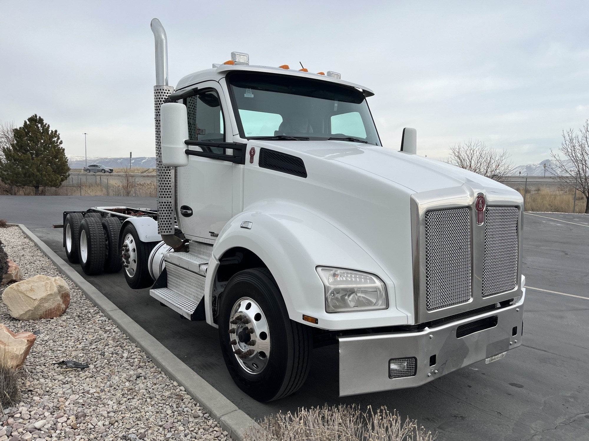 2020 Kenworth T880 - image 3 of 6