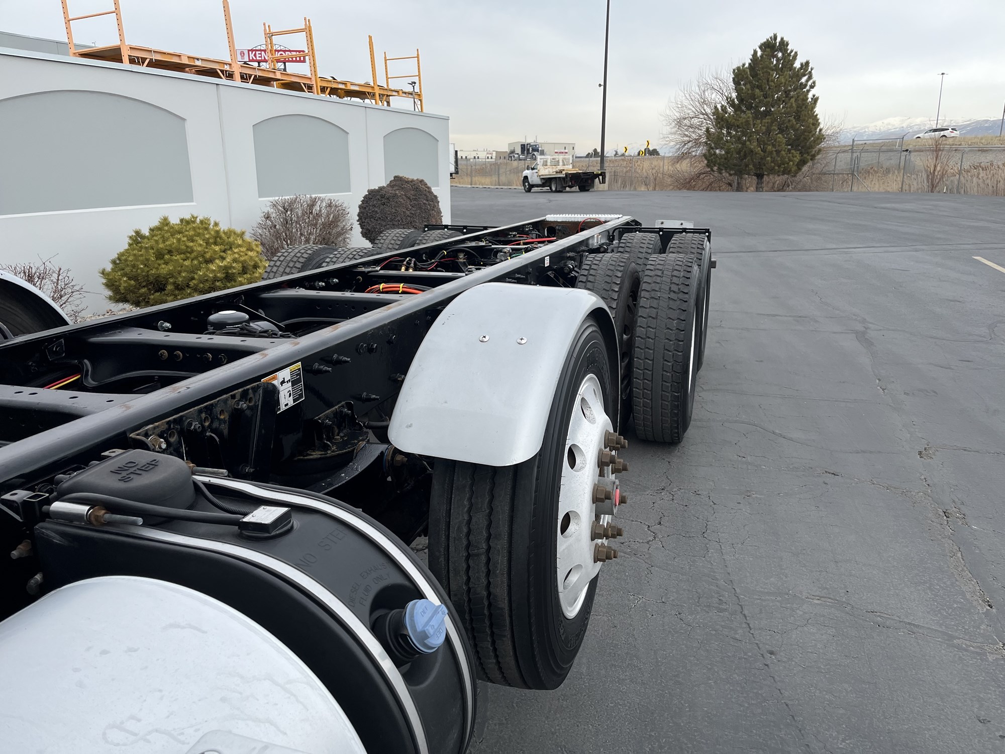 2020 Kenworth T880 - image 4 of 6