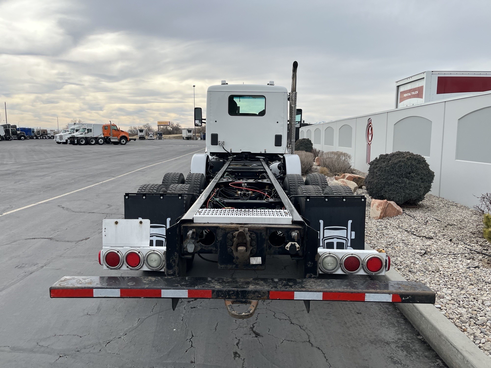 2020 Kenworth T880 - image 5 of 6