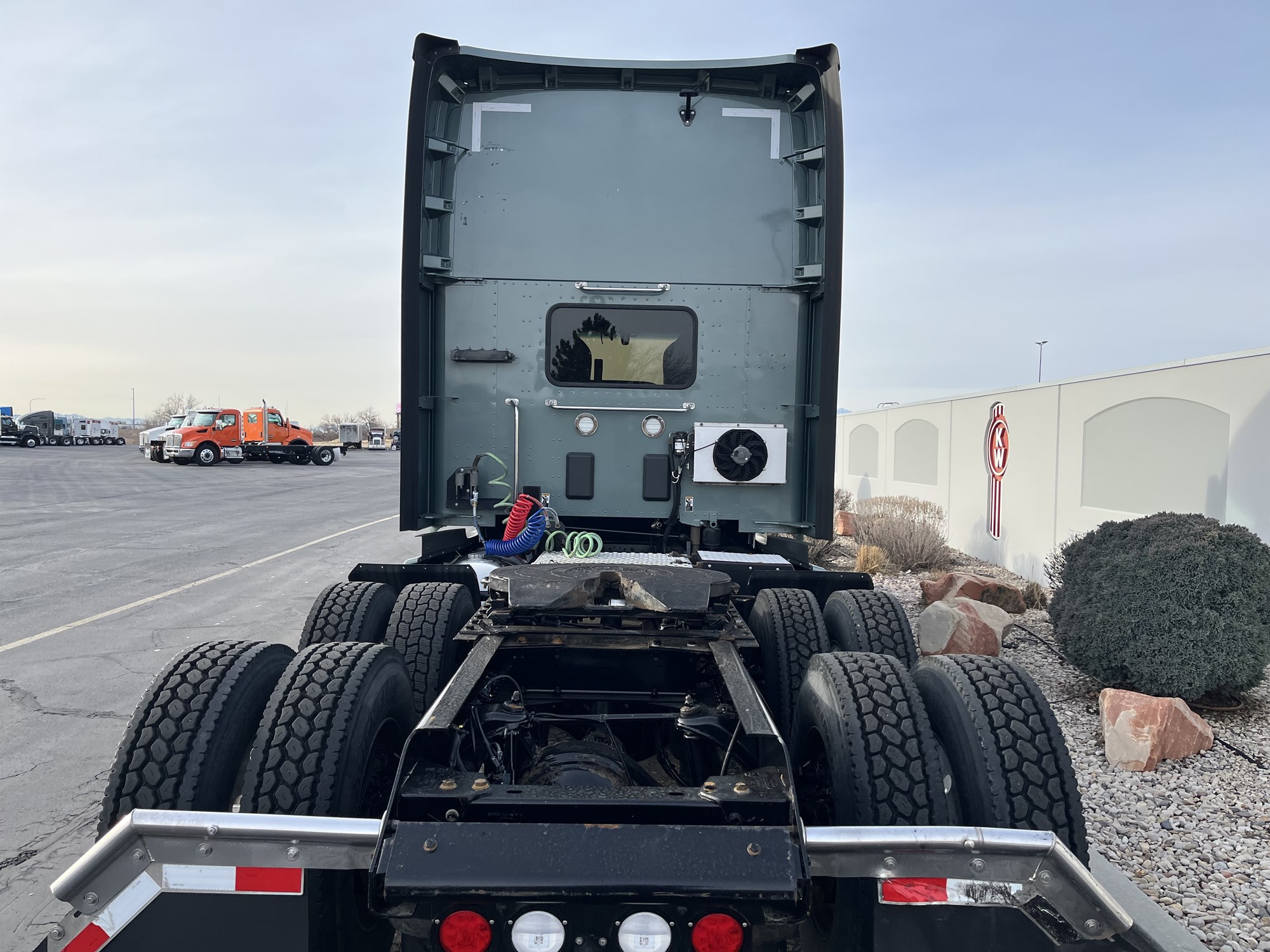 2020 Kenworth T680 - image 5 of 6