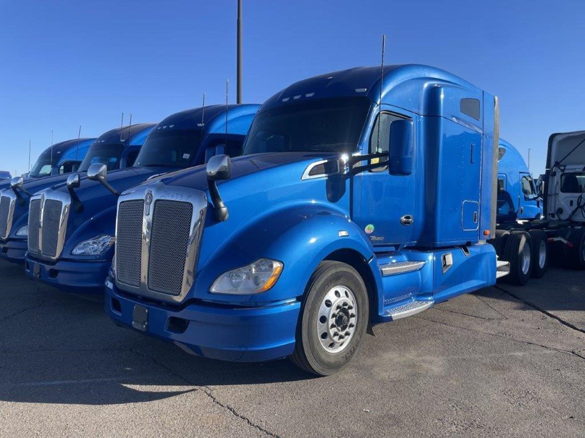 2020 Kenworth T680 - image 1 of 6