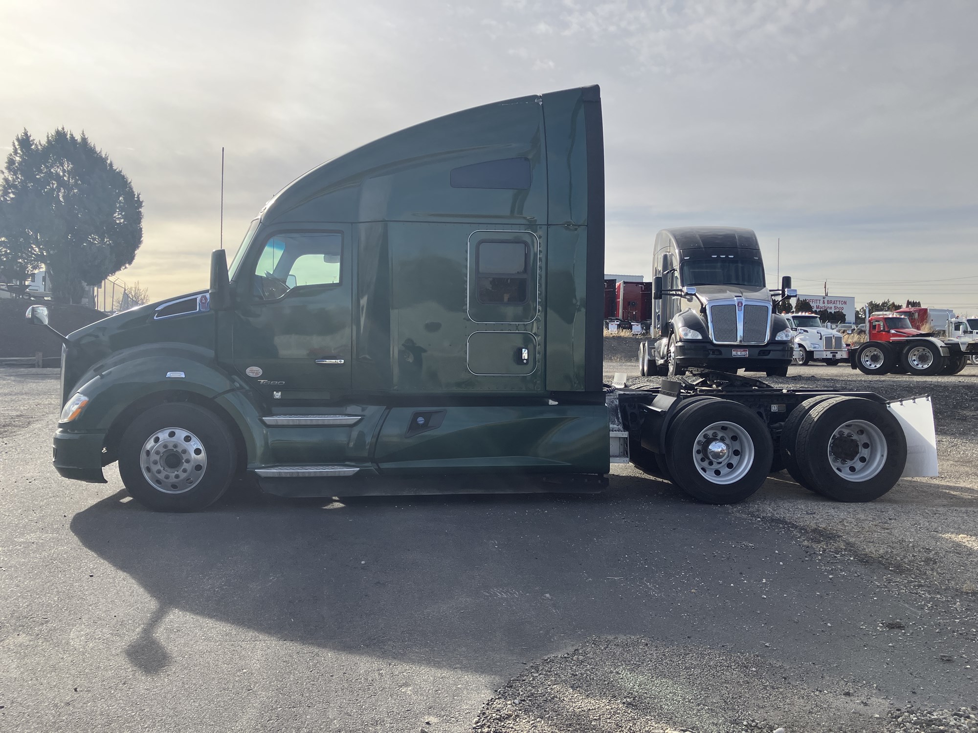 2020 Kenworth T680 - image 2 of 6