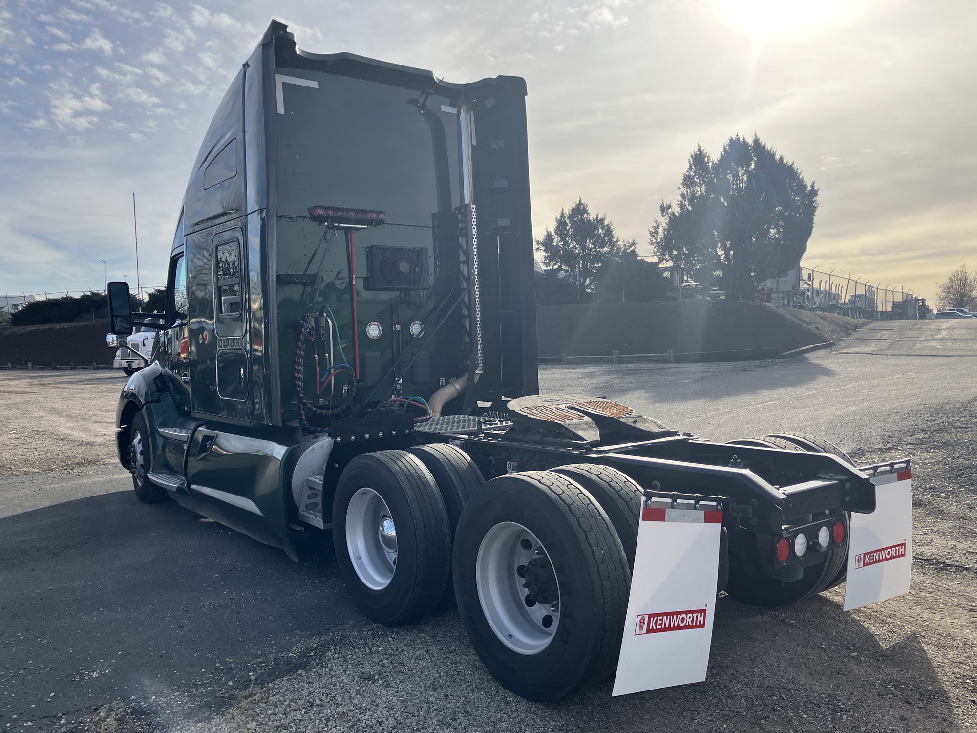 2020 Kenworth T680 - image 3 of 6