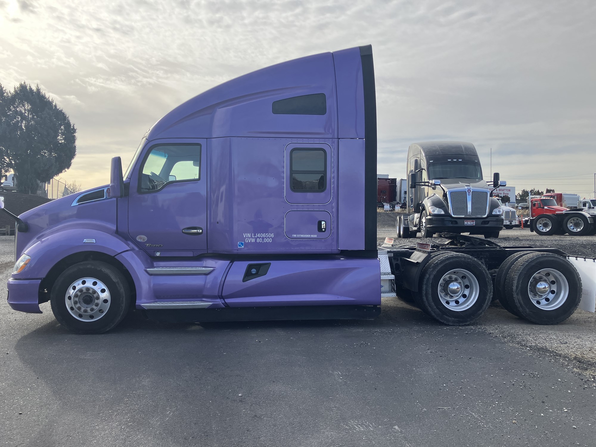 2020 Kenworth T680 - image 2 of 6