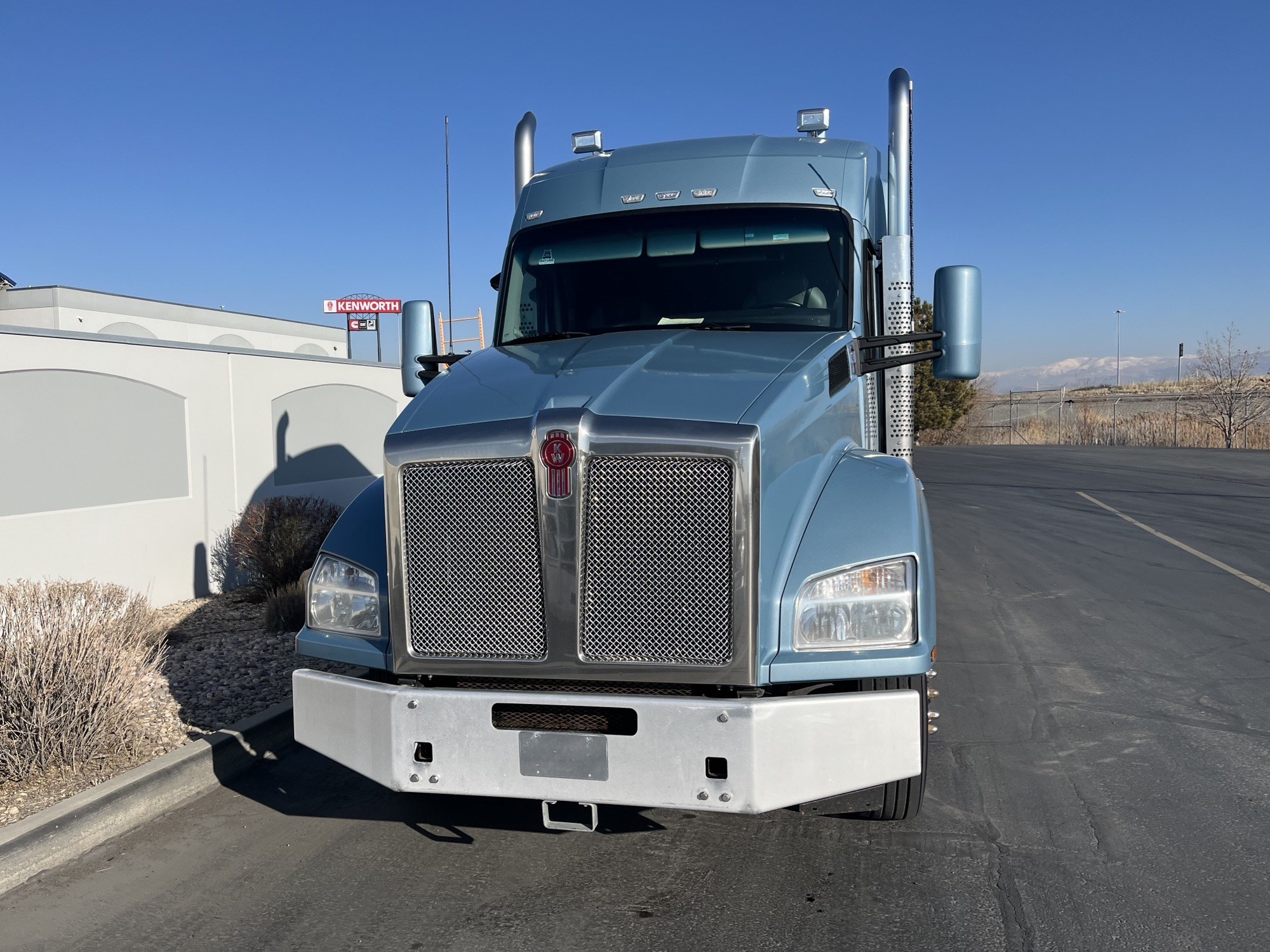 2020 Kenworth T880 - image 2 of 6