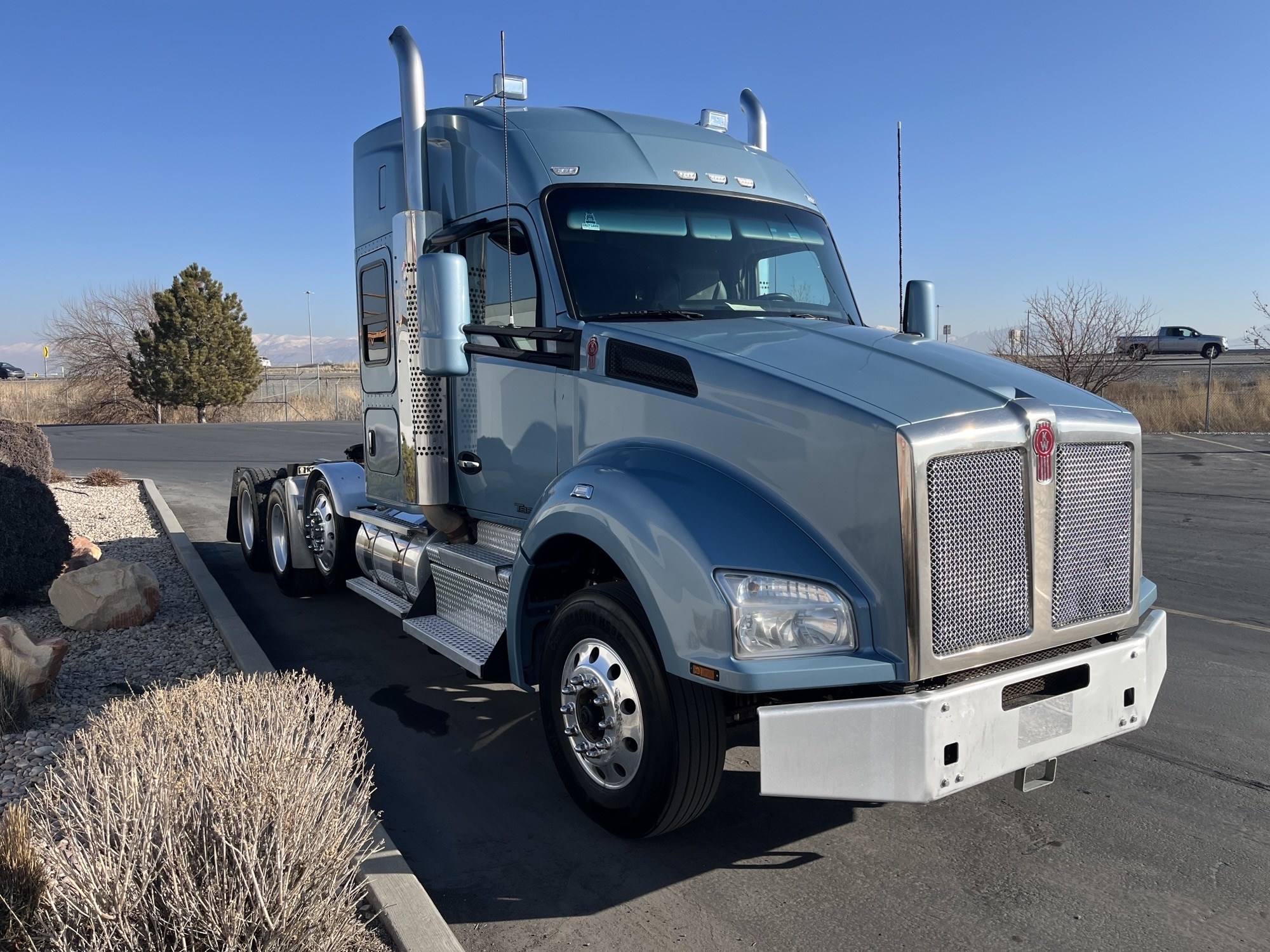 2020 Kenworth T880 - image 3 of 6