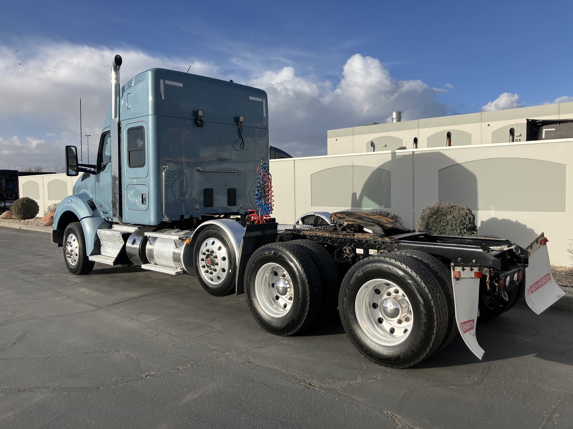 2020 Kenworth T880 - image 3 of 6