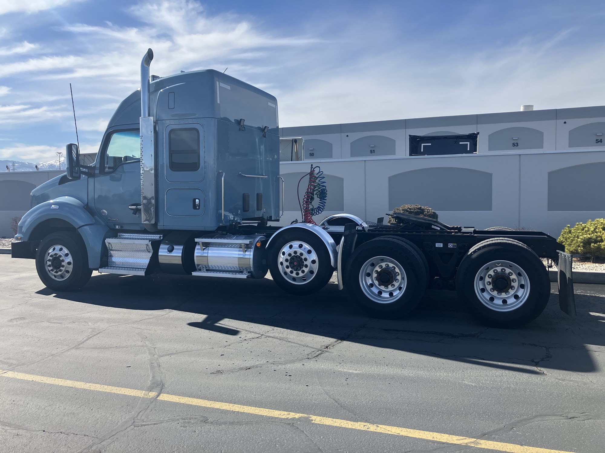 2020 Kenworth T880 - image 3 of 6