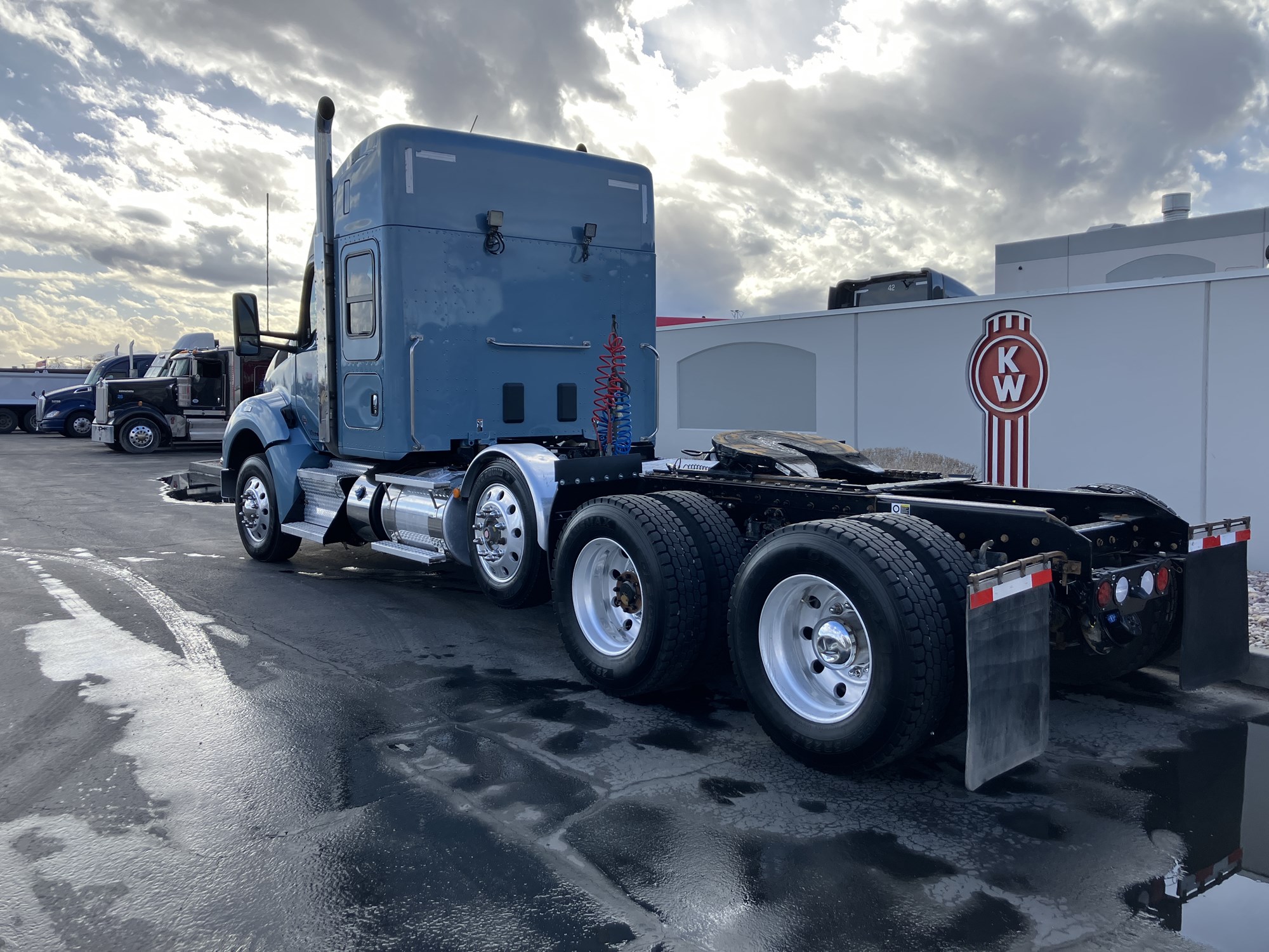 2020 Kenworth T880 - image 3 of 6