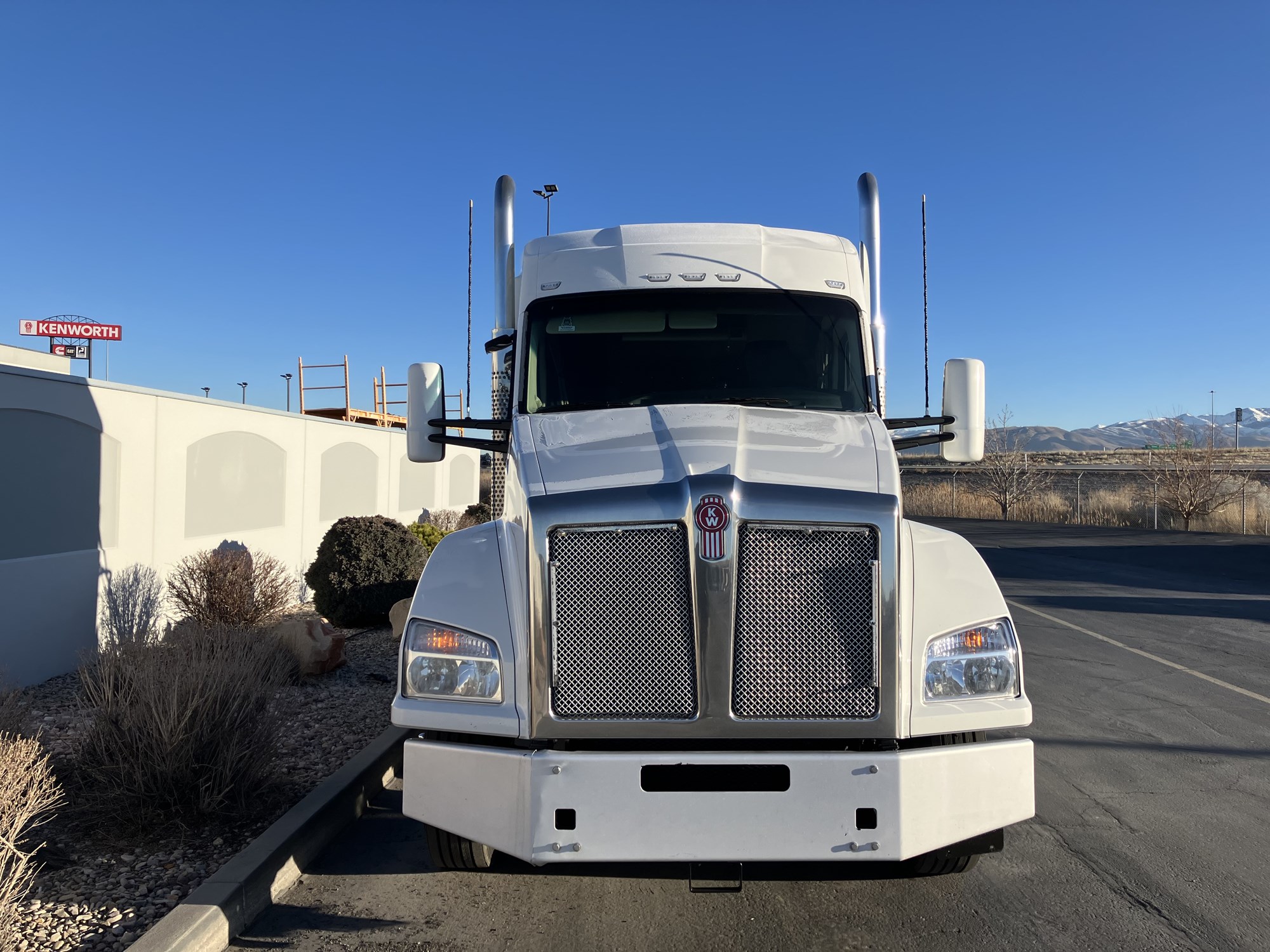 2021 Kenworth T880 - image 3 of 6