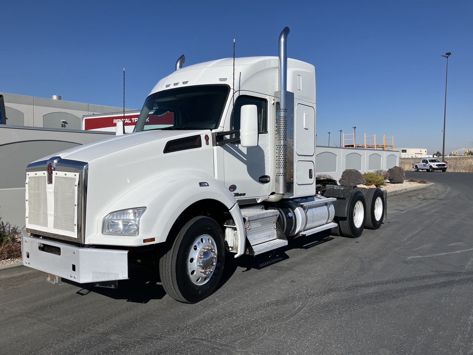 2021 Kenworth T880 - image 2 of 6