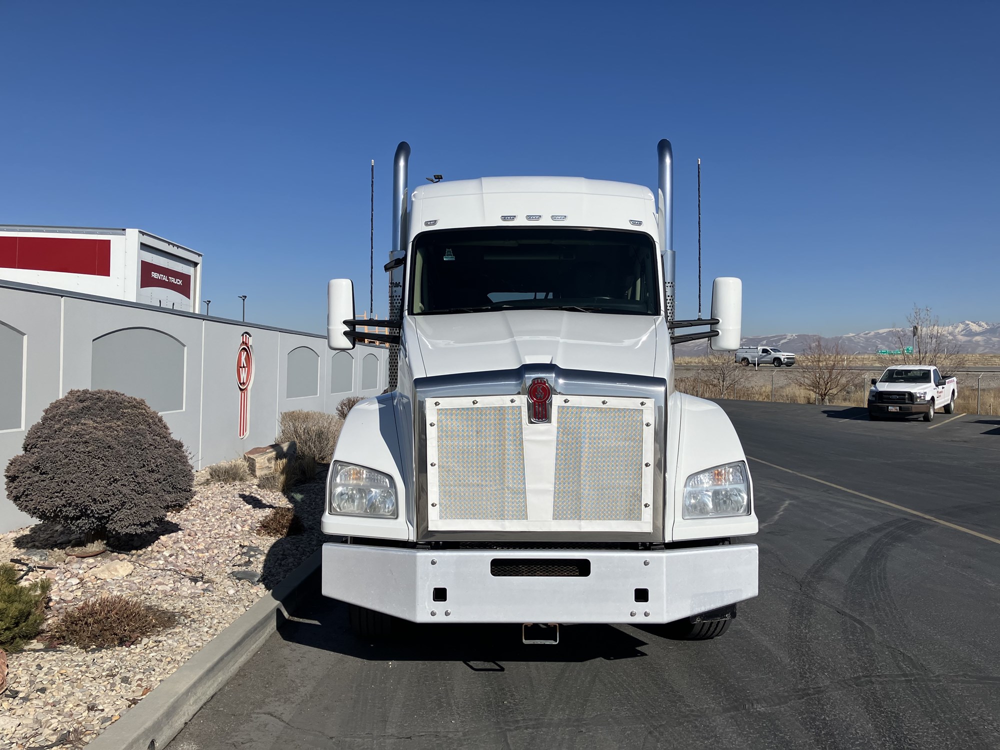 2021 Kenworth T880 - image 3 of 6