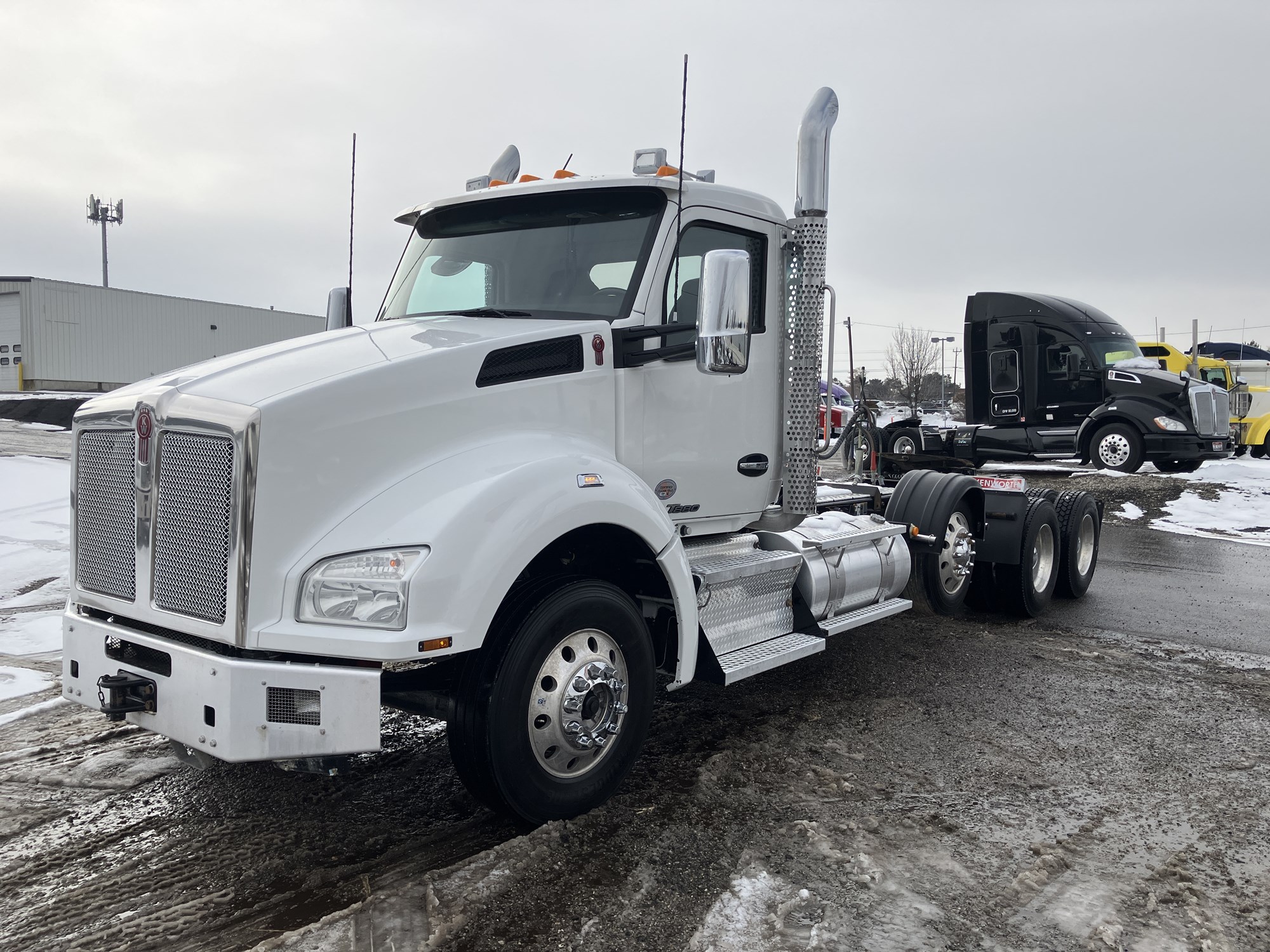 2021 Kenworth T880 - image 1 of 6