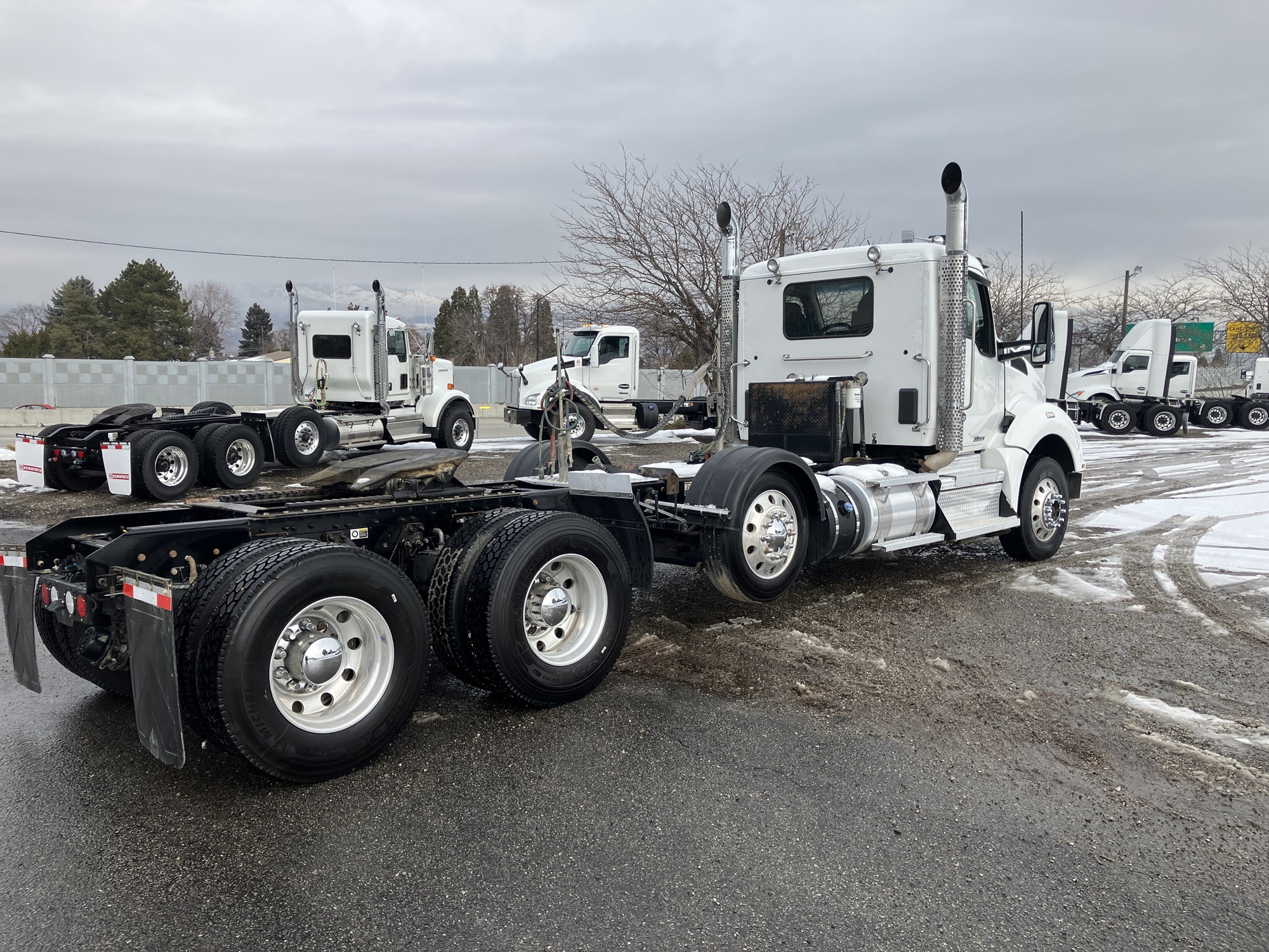 2021 Kenworth T880 - image 5 of 6