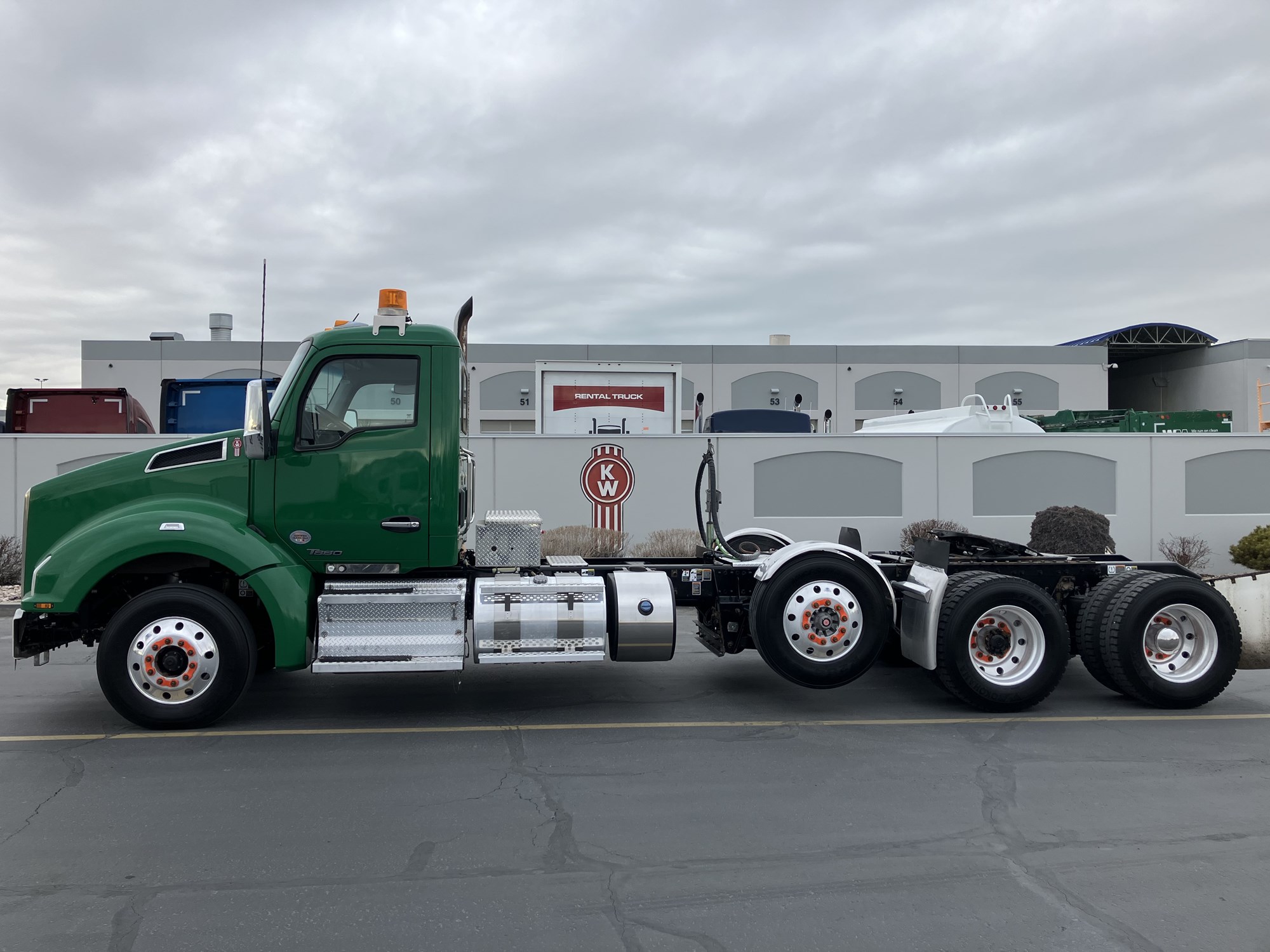 2021 Kenworth T880 - image 1 of 6