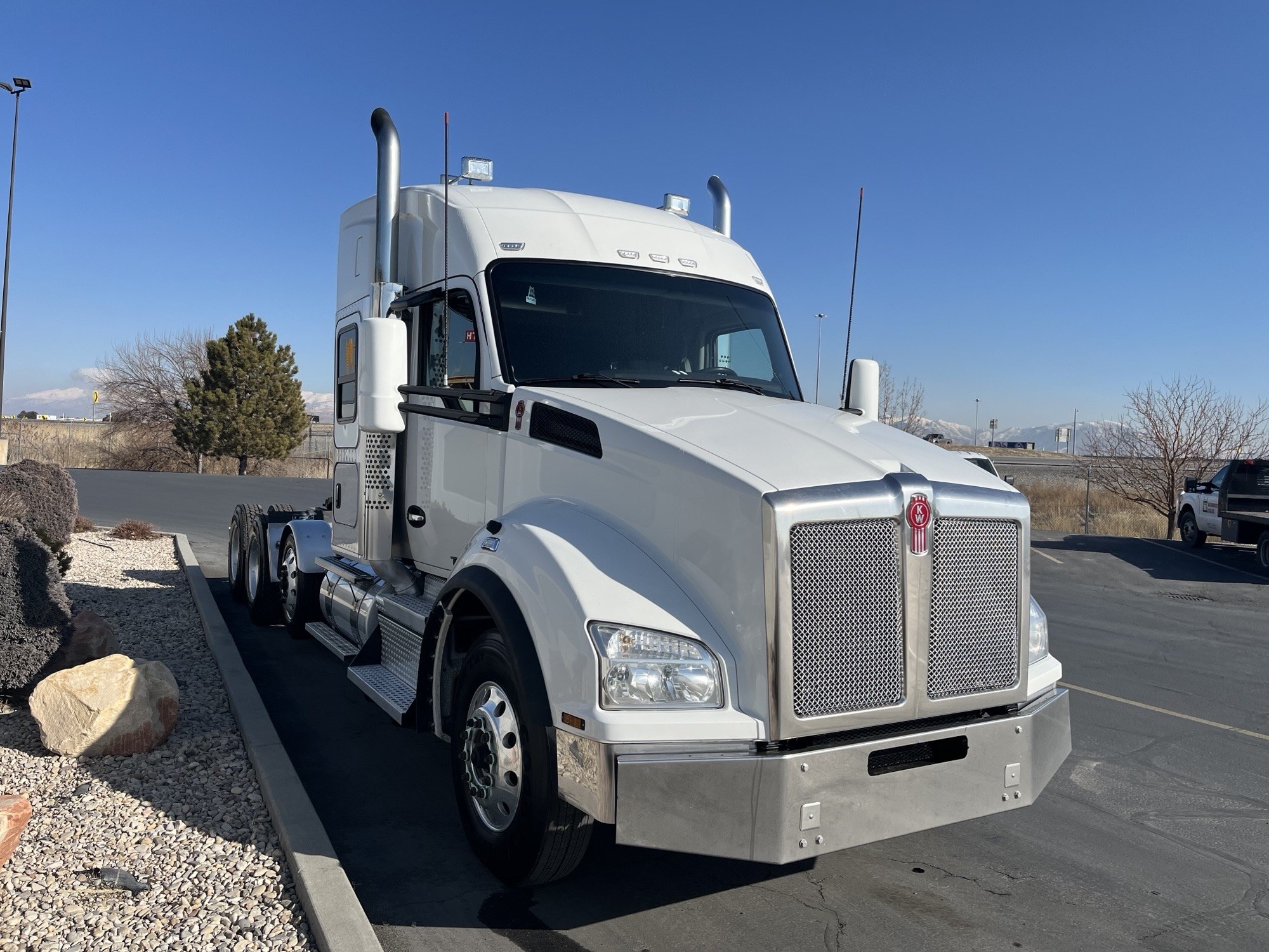 2020 Kenworth T880 - image 3 of 6