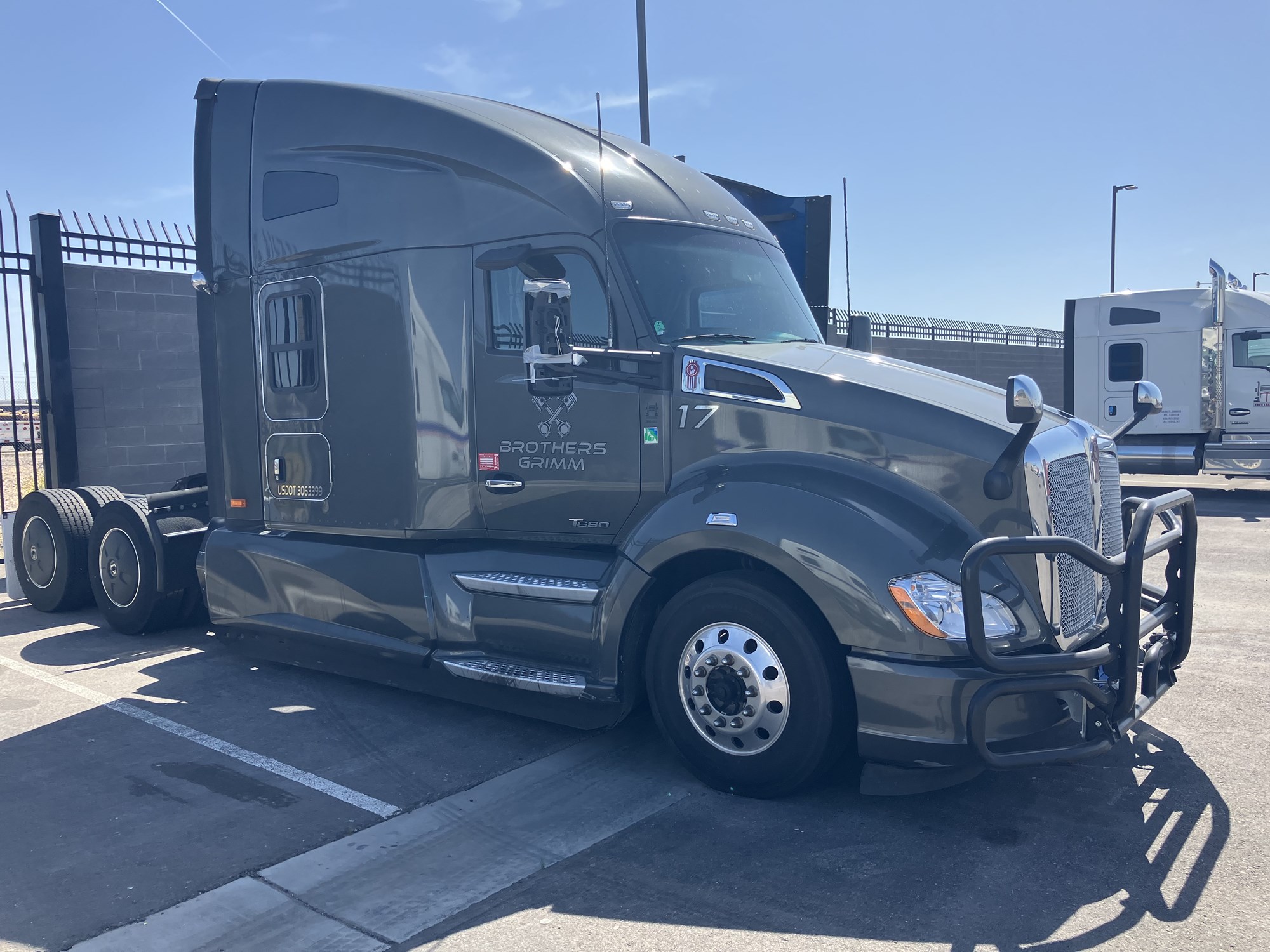 2021 Kenworth T880 - image 1 of 5